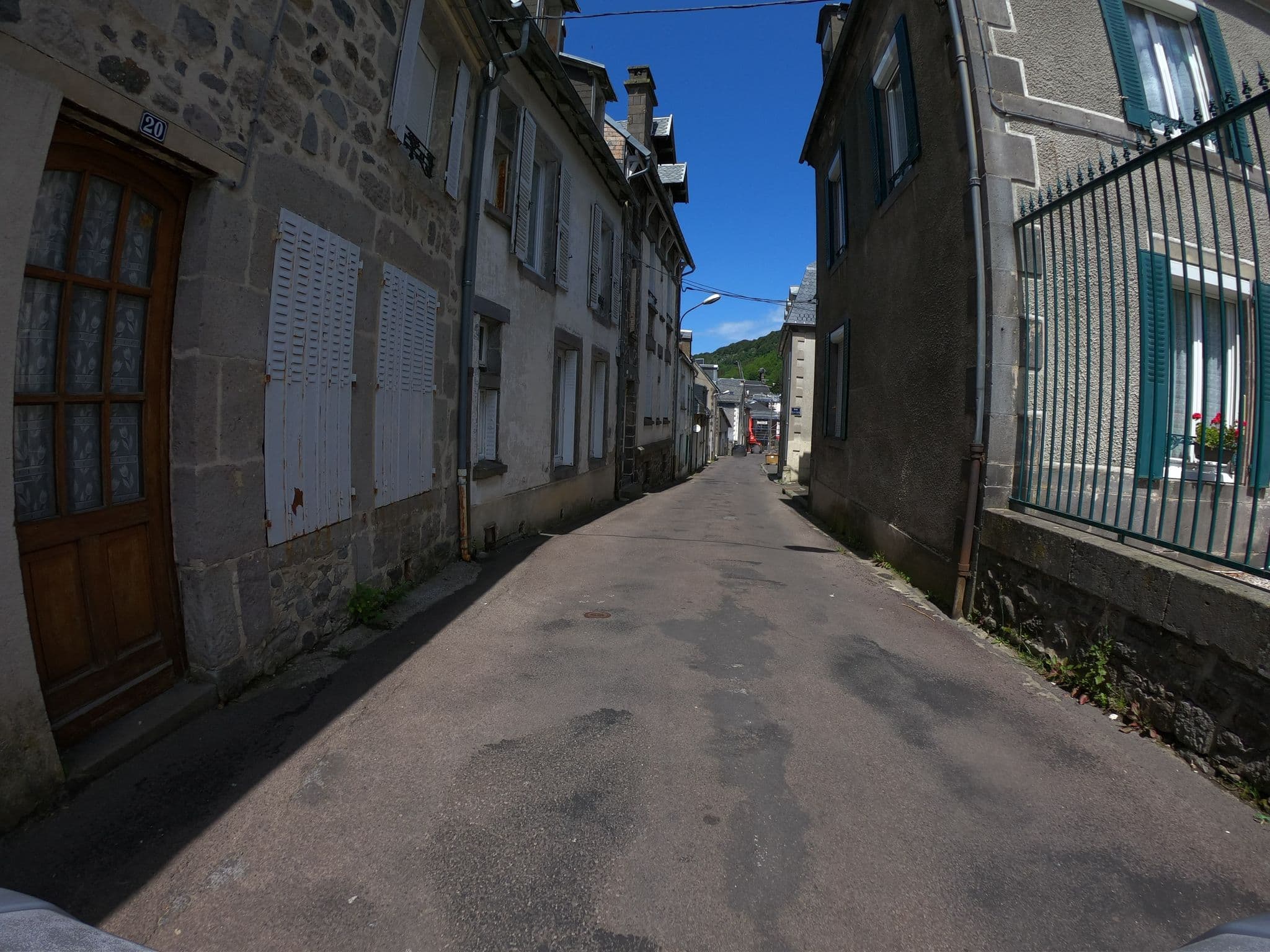 Street view near Chambres d'Hôtes les Garçonnières du Sancy, Mont-Dore — © joostjakob (CC BY-SA · Mapillary)