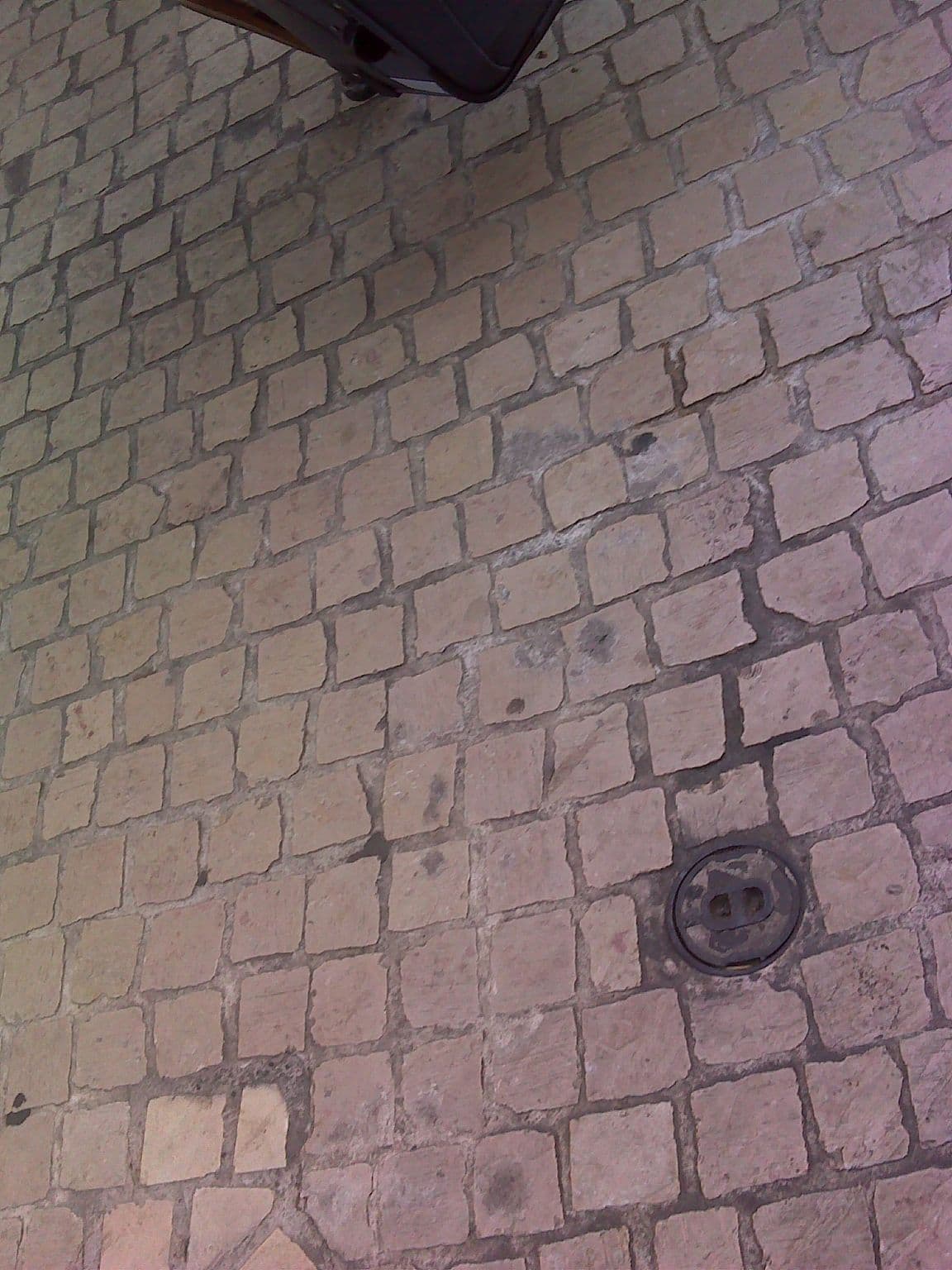 Street view near TUI STORE, Poitiers — © bernardvoyageur (CC BY-SA · Mapillary)