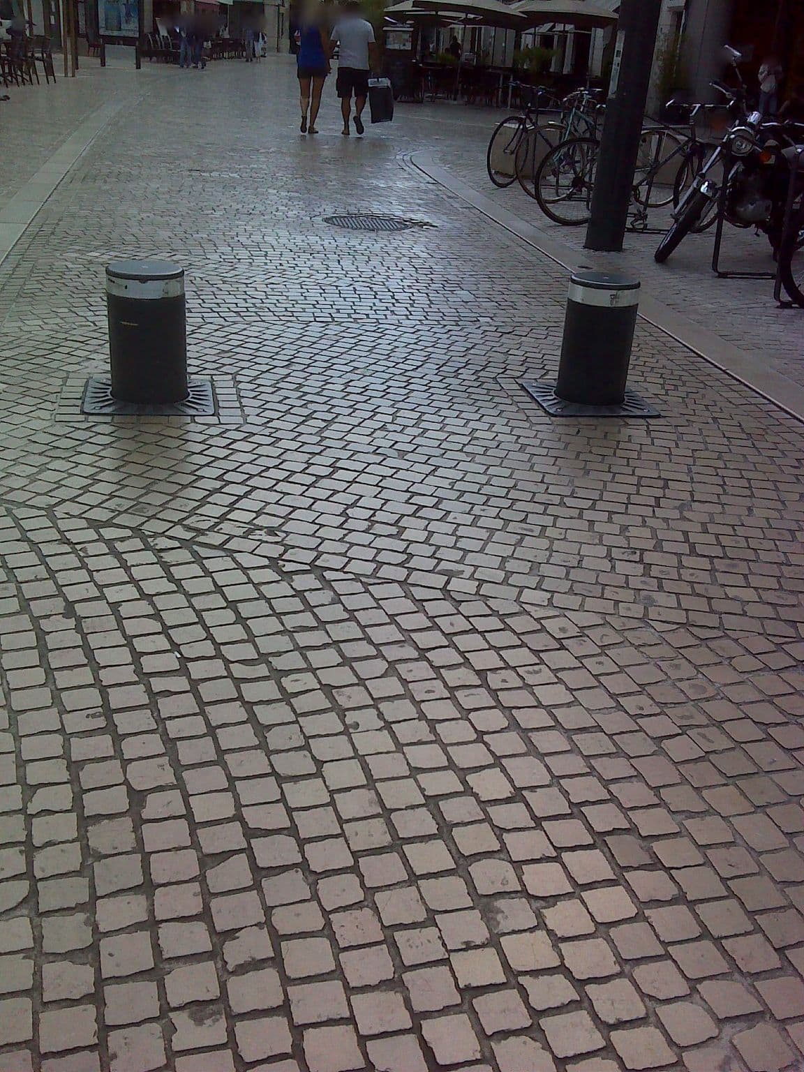 Street view near Selectour - Transazur Voyages, Poitiers — © bernardvoyageur (CC BY-SA · Mapillary)