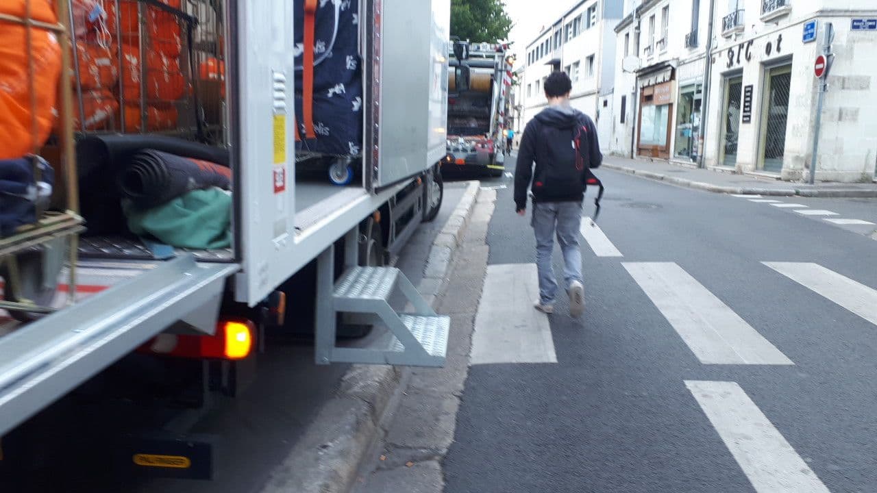 Street view near Séjours & Affaires Tours Léonard de Vinci, Tours — © lluc (CC BY-SA · Mapillary)