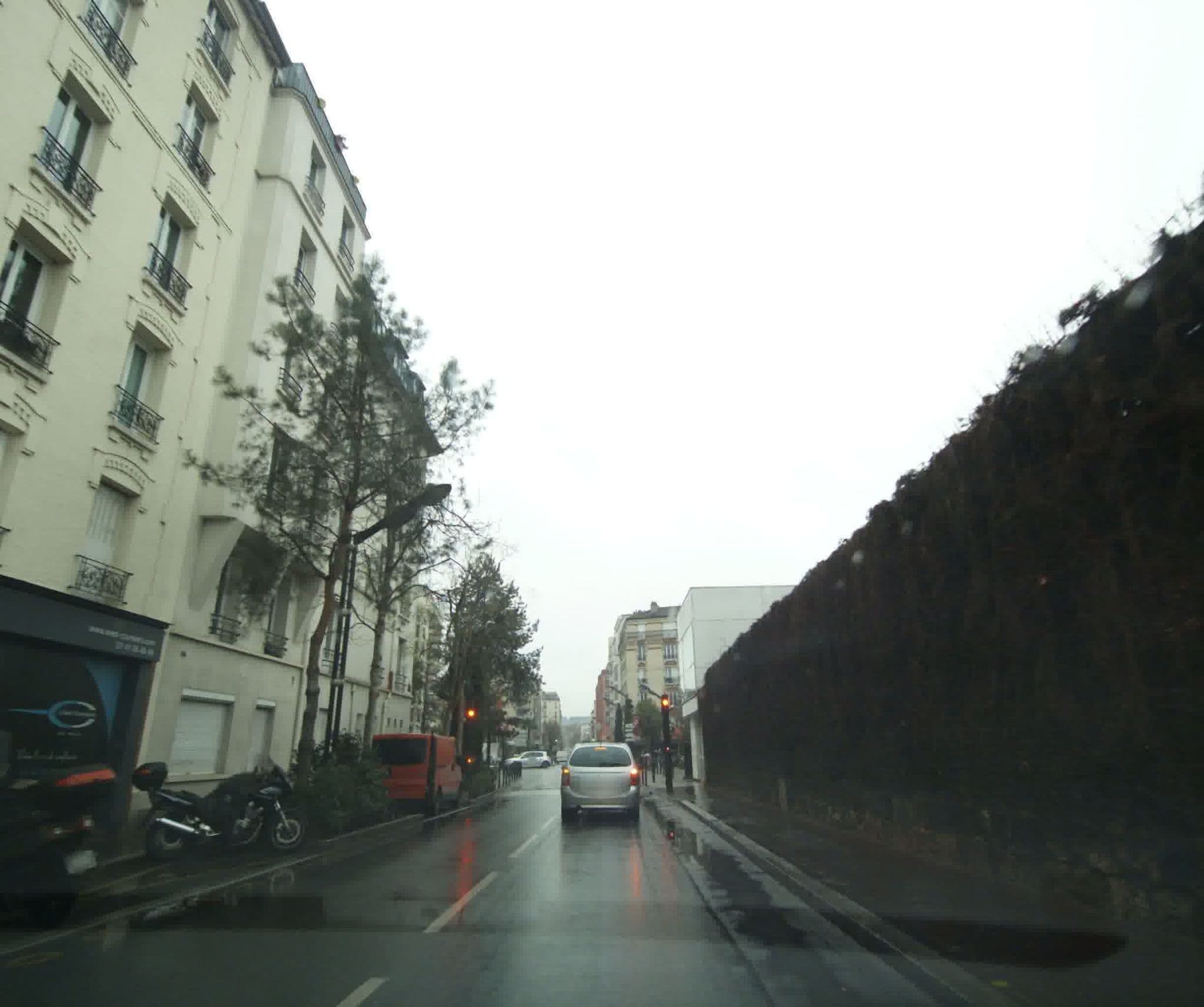 Street view near Le Crystal, Levallois-Perret — © sogefi (CC BY-SA · Mapillary)