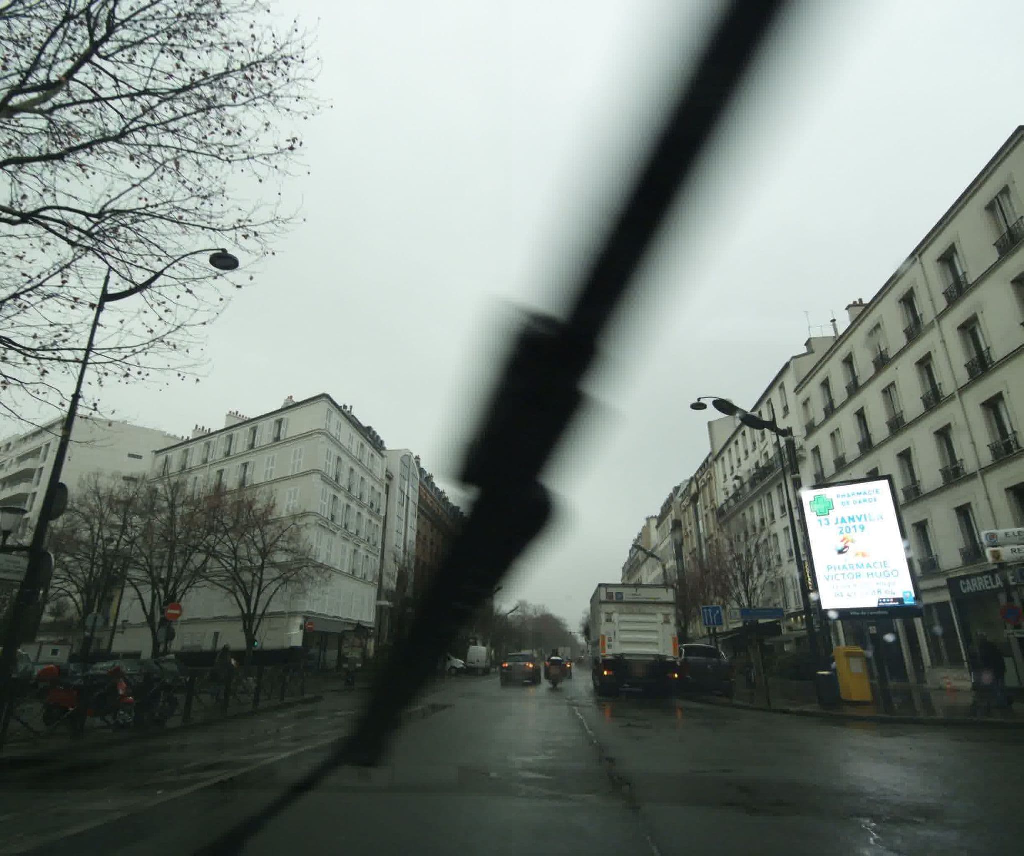 Street view near Yuna, Levallois-Perret — © sogefi (CC BY-SA · Mapillary)