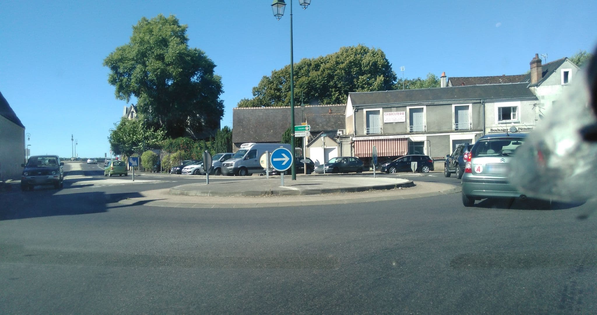 Street view near Les Studios de Soizick, Amboise — © operon85 (CC BY-SA · Mapillary)