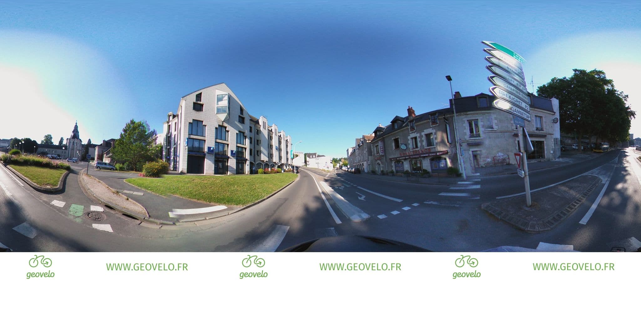 Street view near Renessaince, Blois — © simon_geovelo (CC BY-SA · Mapillary)