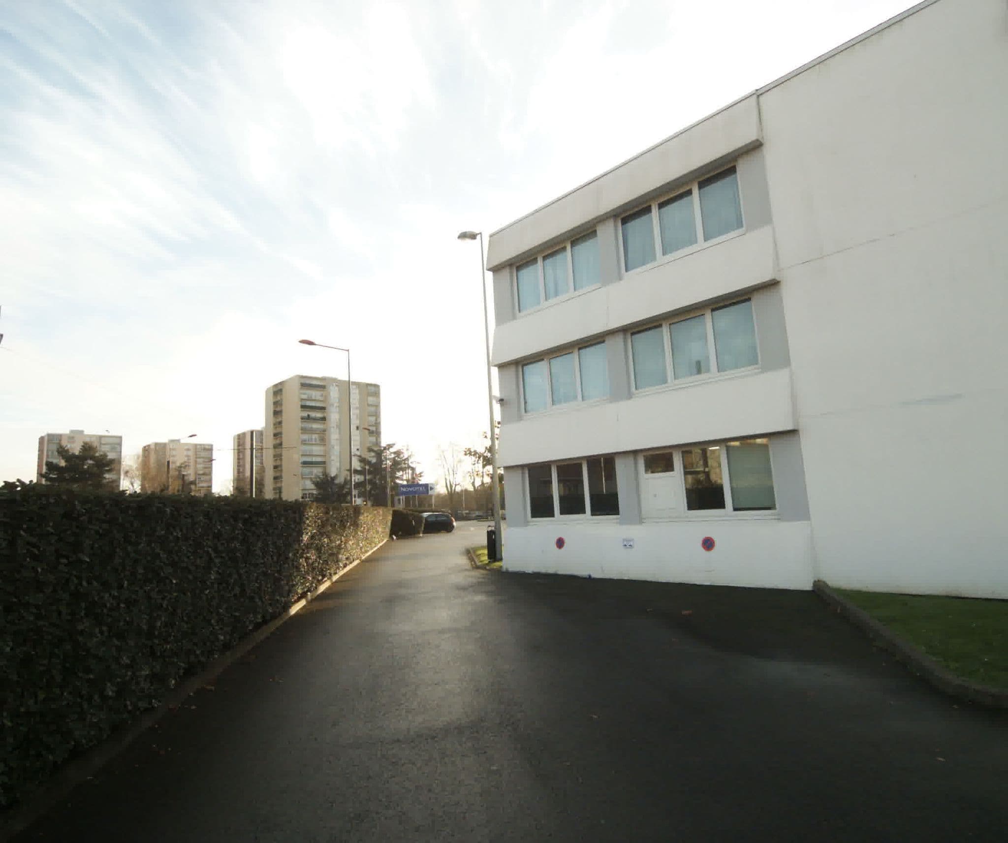 Street view near Novotel Le Mans, Le Mans — © sogefi (CC BY-SA · Mapillary)