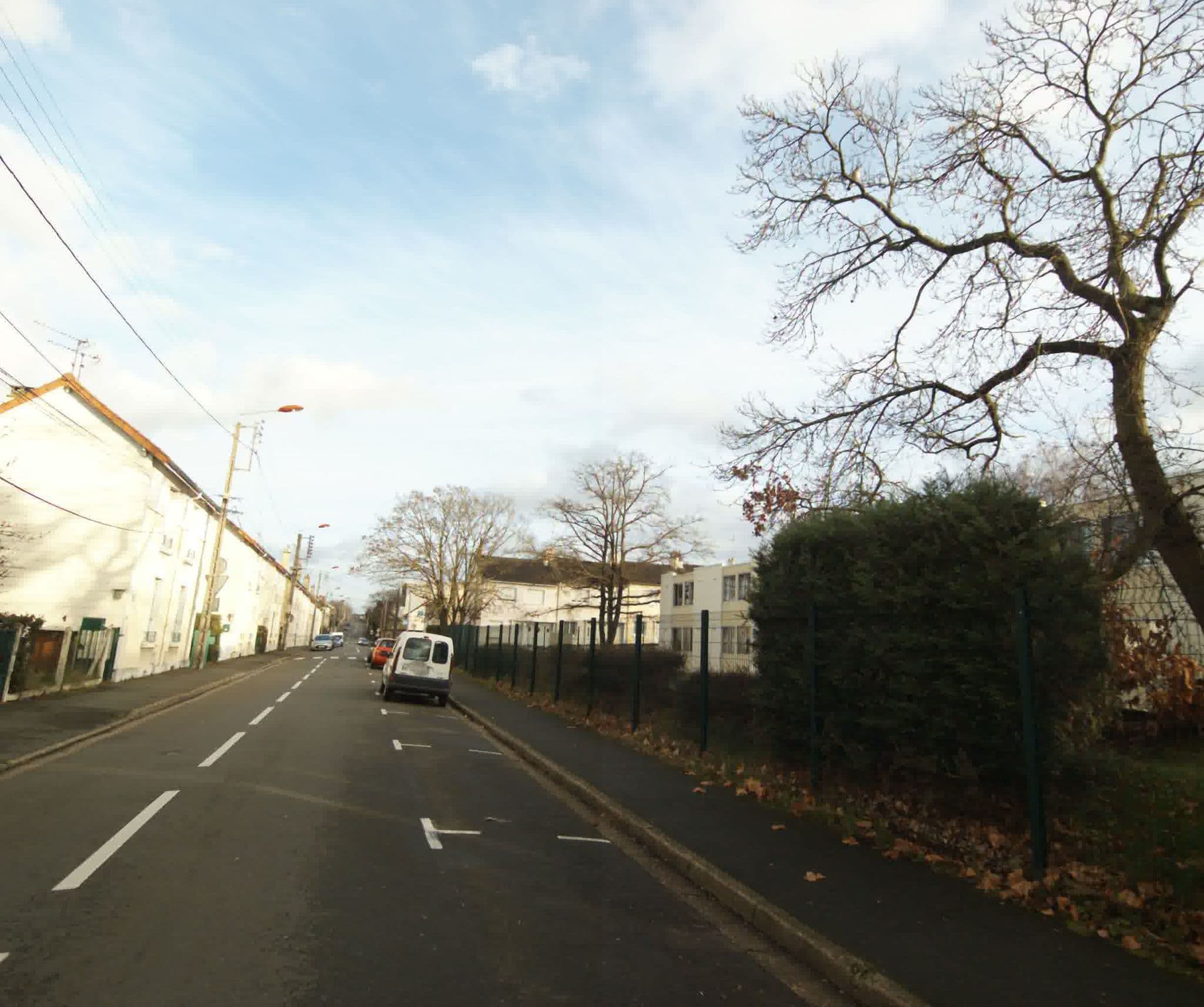 Street view near ibis Le Mans Est Pontlieue, Le Mans — © sogefi (CC BY-SA · Mapillary)