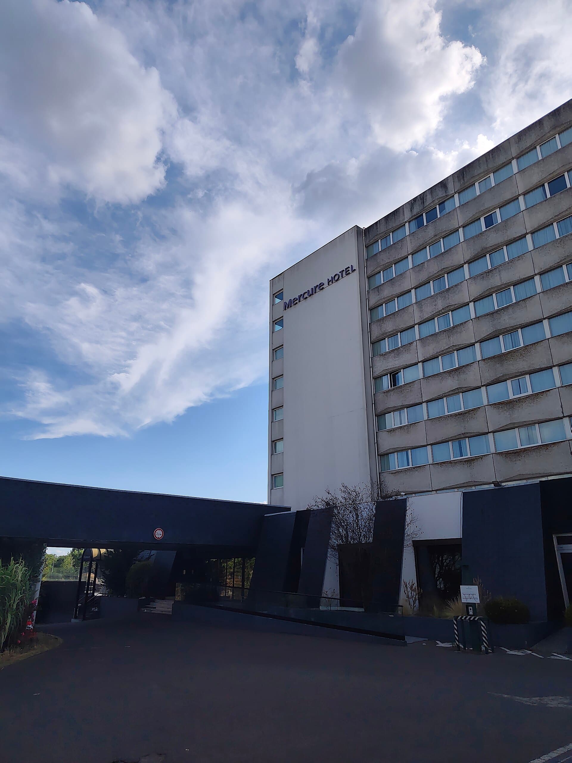 Mercure Orleans Centre (via Wikimedia Commons, CC BY-SA 3.0)