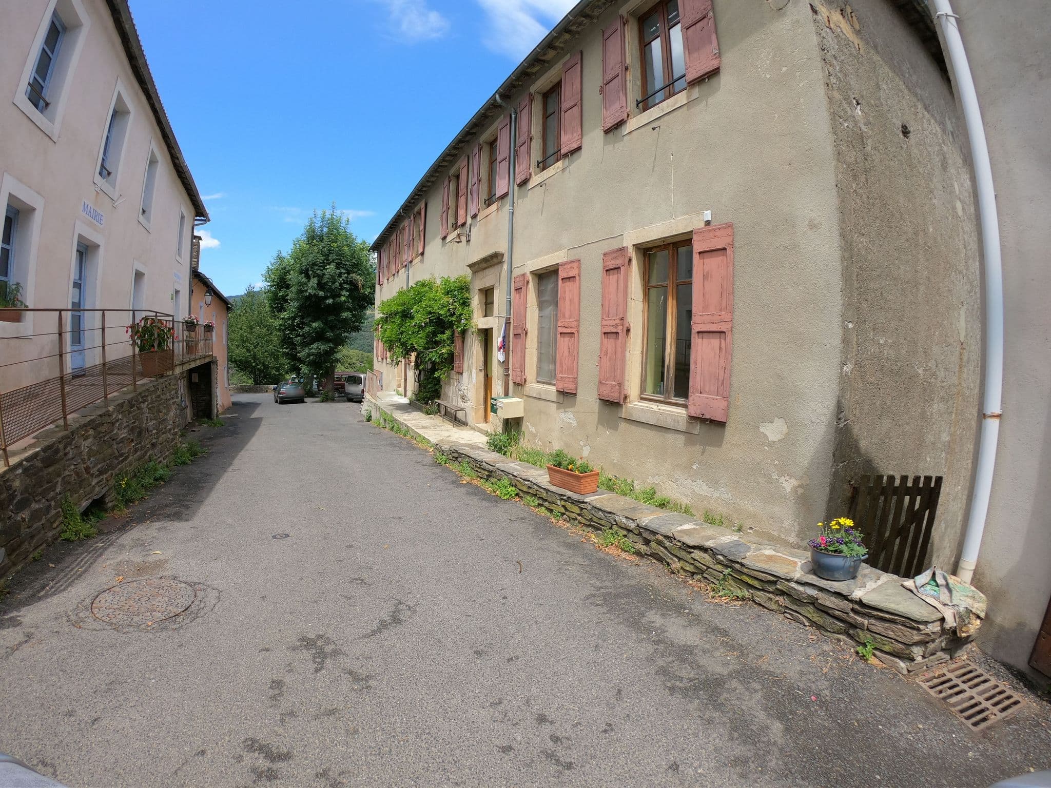 Street view near Le Cauvel en Cevennes, Saint-Jean-du-Gard — © joostjakob (CC BY-SA · Mapillary)