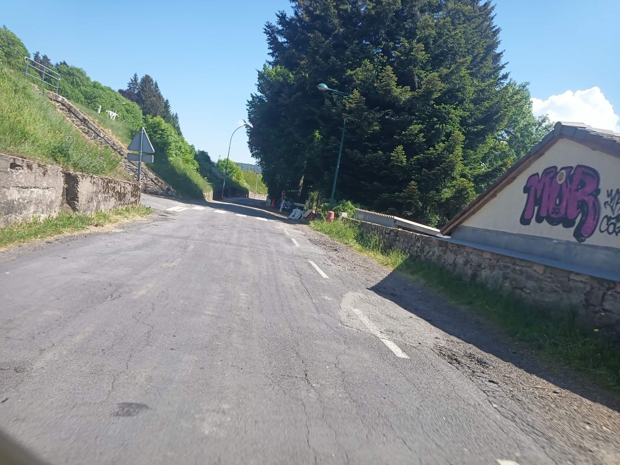 Street view near L'Etoile Maison d'Hôtes, Langogne — © connermacleod69 (CC BY-SA · Mapillary)