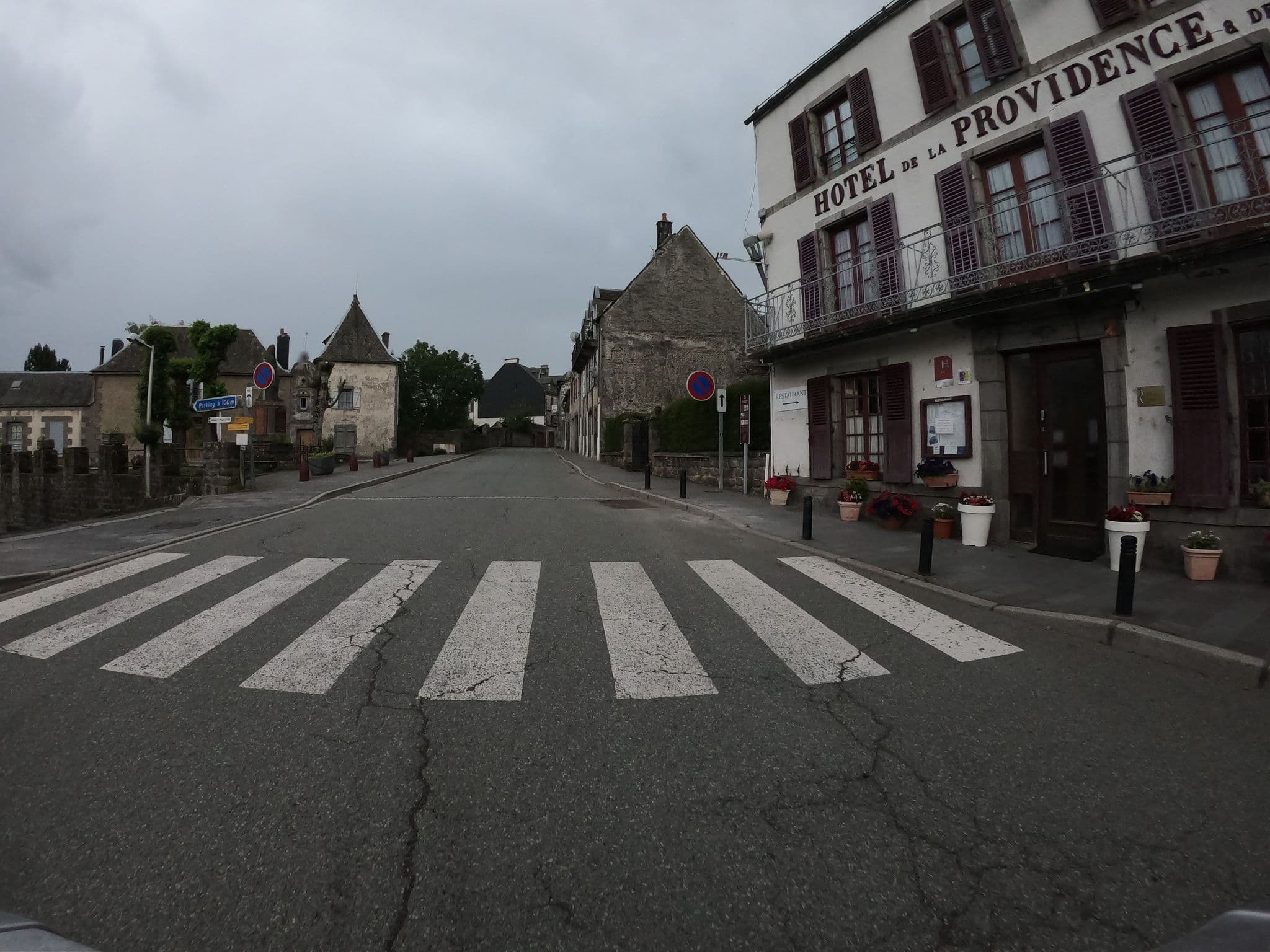 Street view near Hotel de la Providence et de la Poste, Besse-et-Saint-Anastaise — © joostjakob (CC BY-SA · Mapillary)