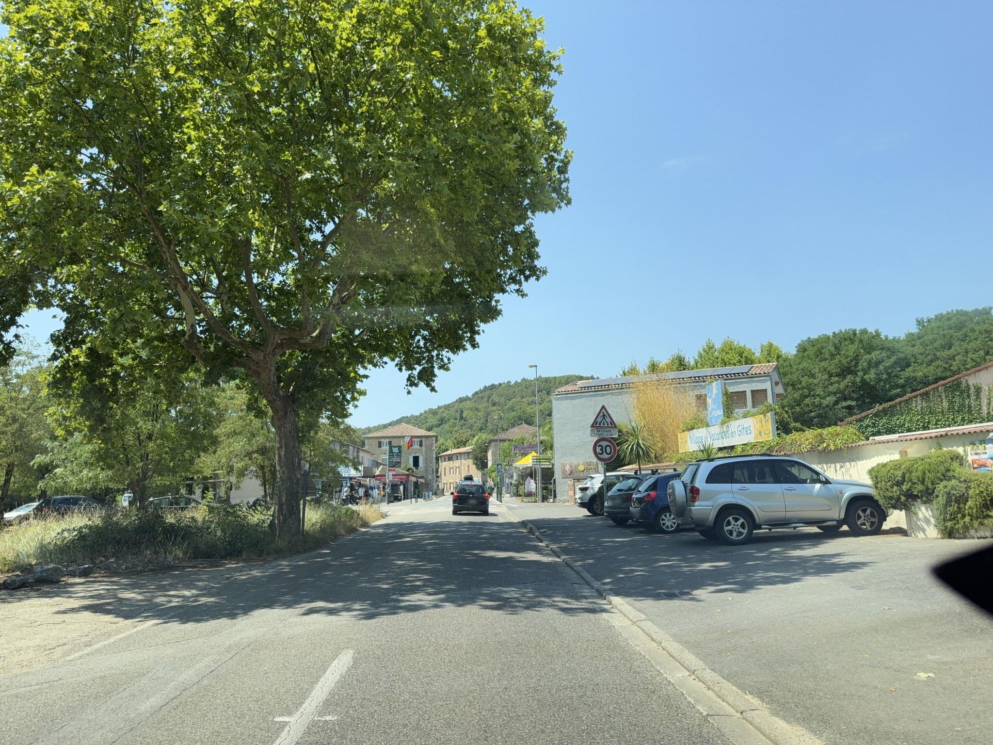 Street view near LES CIGALOUS, Vallon-Pont-d'Arc — © ottor (CC BY-SA · Mapillary)