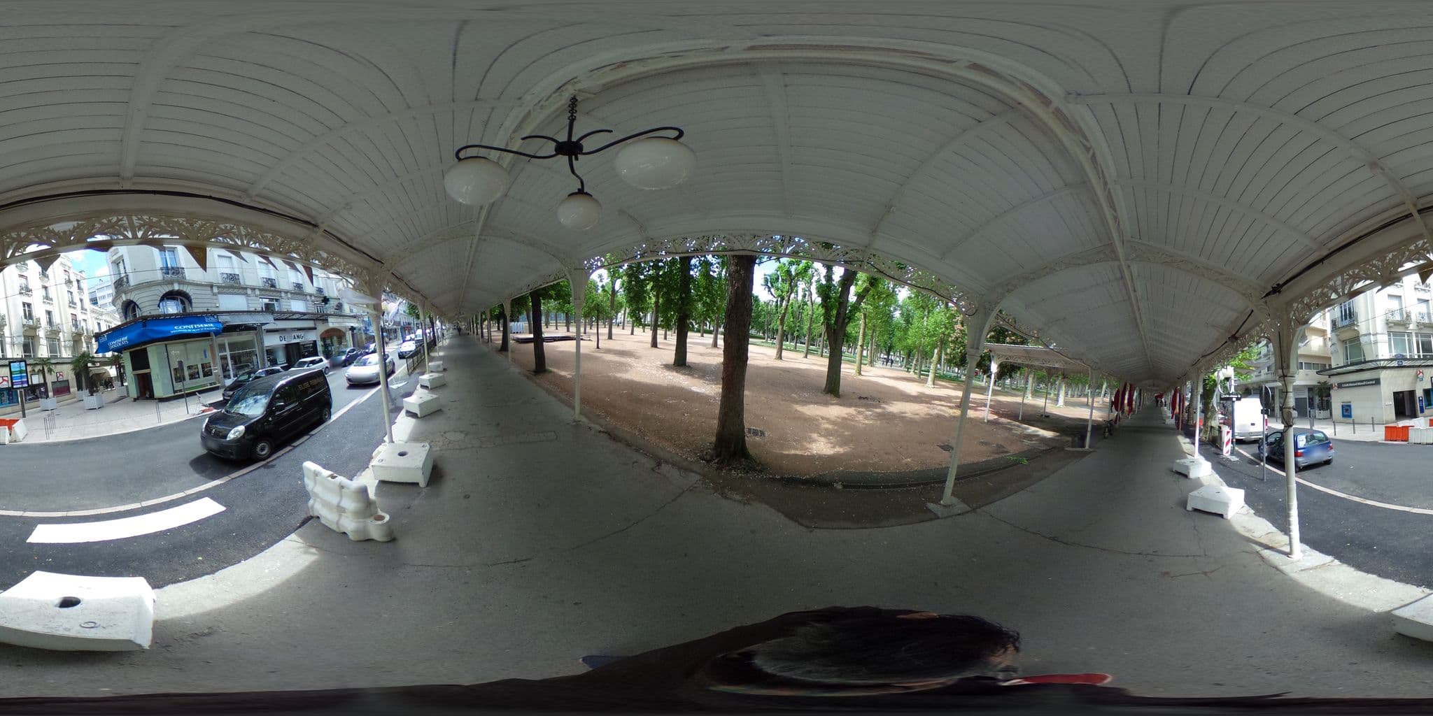 Street view near Hôtel Royal de Vichy, Vichy — © zimmy (CC BY-SA · Mapillary)