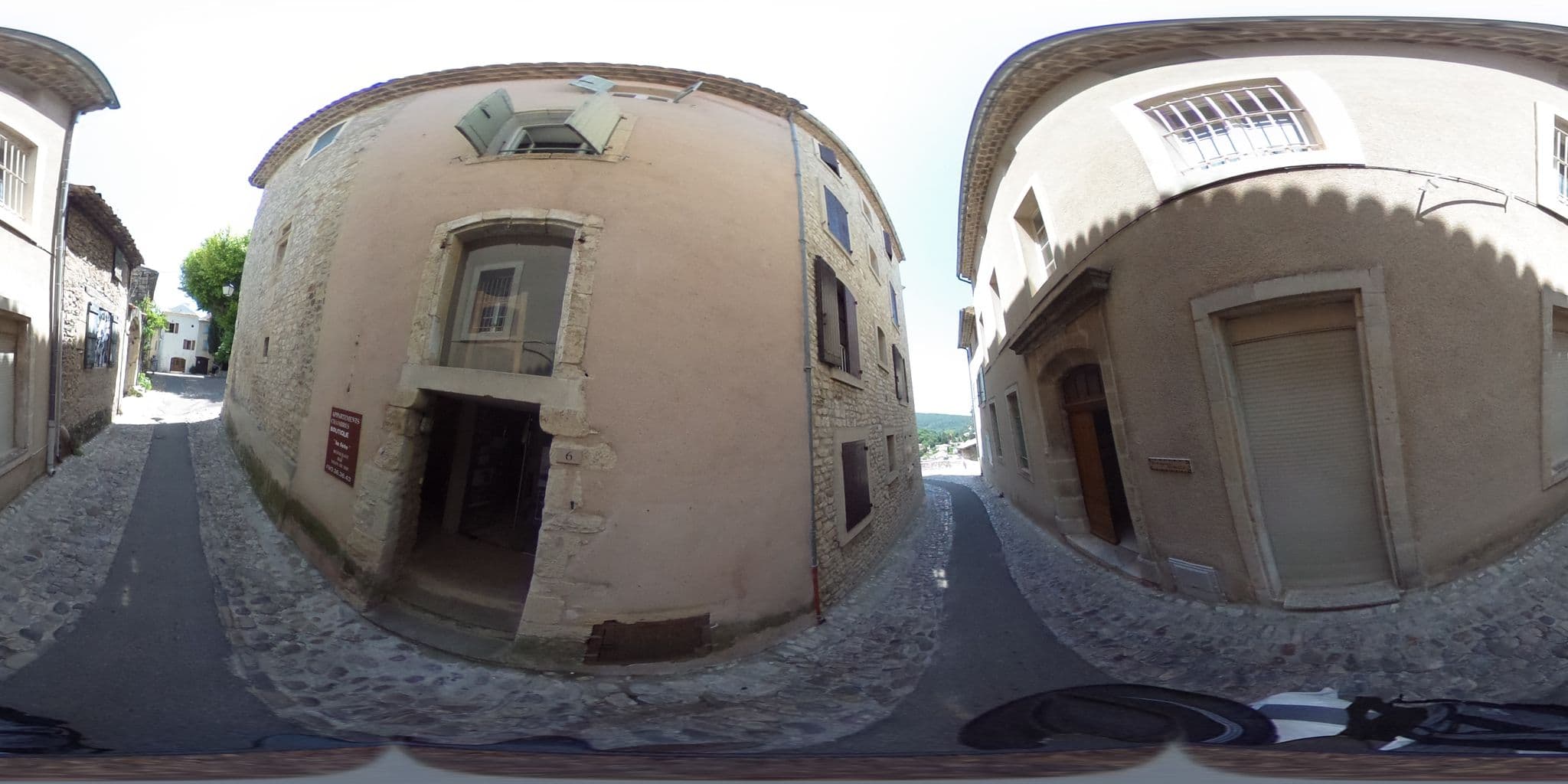Street view near La Fete en Provence, Vaison-la-Romaine — © zimmy (CC BY-SA · Mapillary)