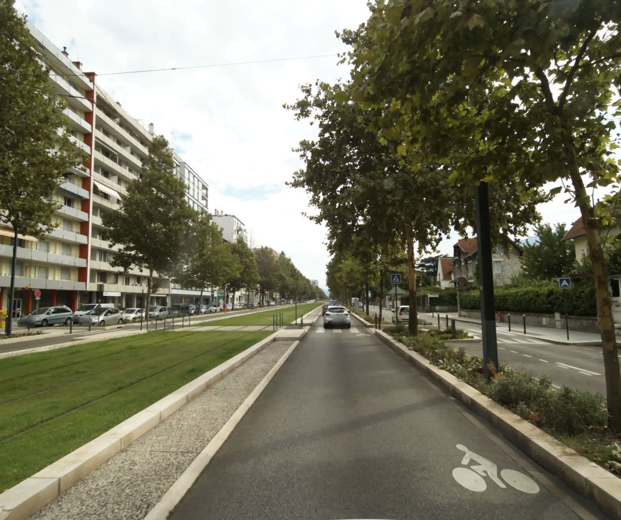 Street view near Les terrasses de Libération, Grenoble — © sogefi (CC BY-SA · Mapillary)