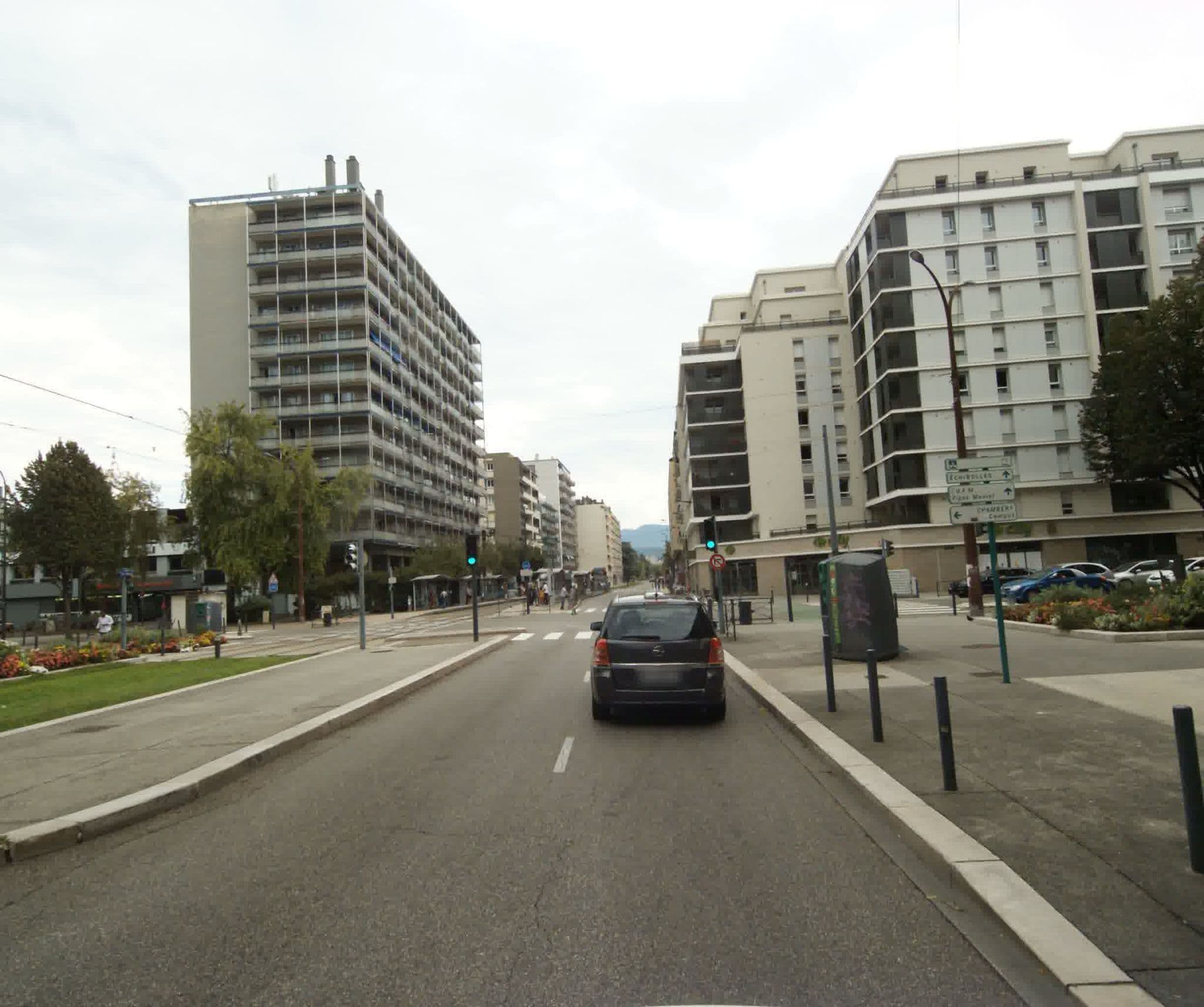 Street view near Ibis budget, Grenoble — © sogefi (CC BY-SA · Mapillary)