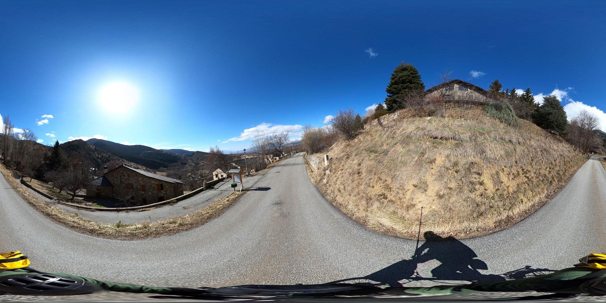 Street view near La masia del taulat, Font-Romeu-Odeillo-Via — © geovelo (CC BY-SA · Mapillary)