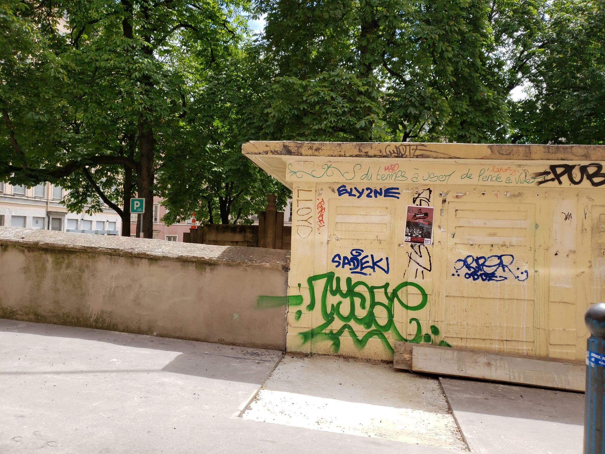 Street view near Chambres d'hôtes les Soyeuses, Lyon 01 — © mapfool (CC BY-SA · Mapillary)