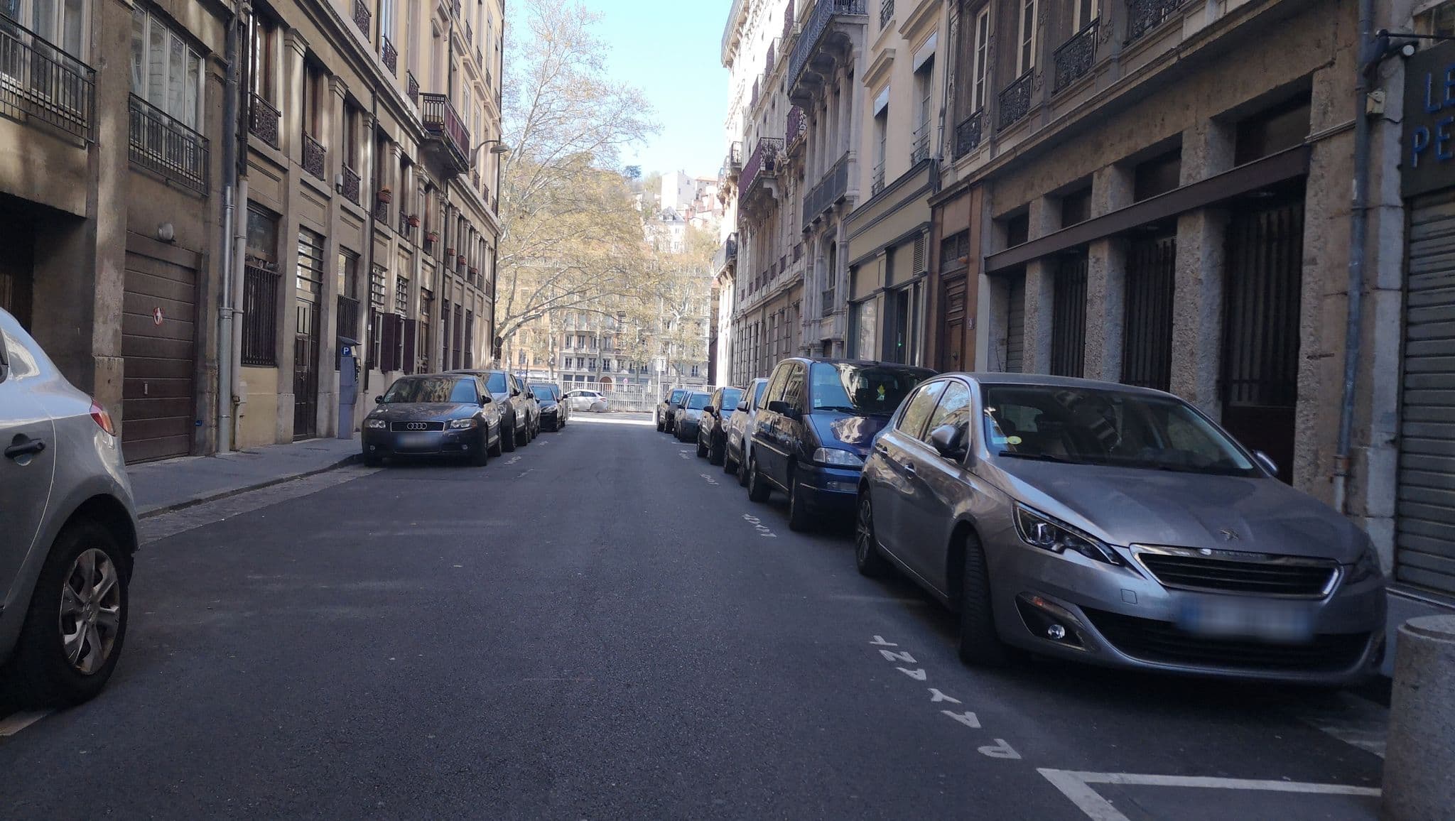Street view near Mi Hotel Monsieur, Lyon 02 — © blueberry (CC BY-SA · Mapillary)