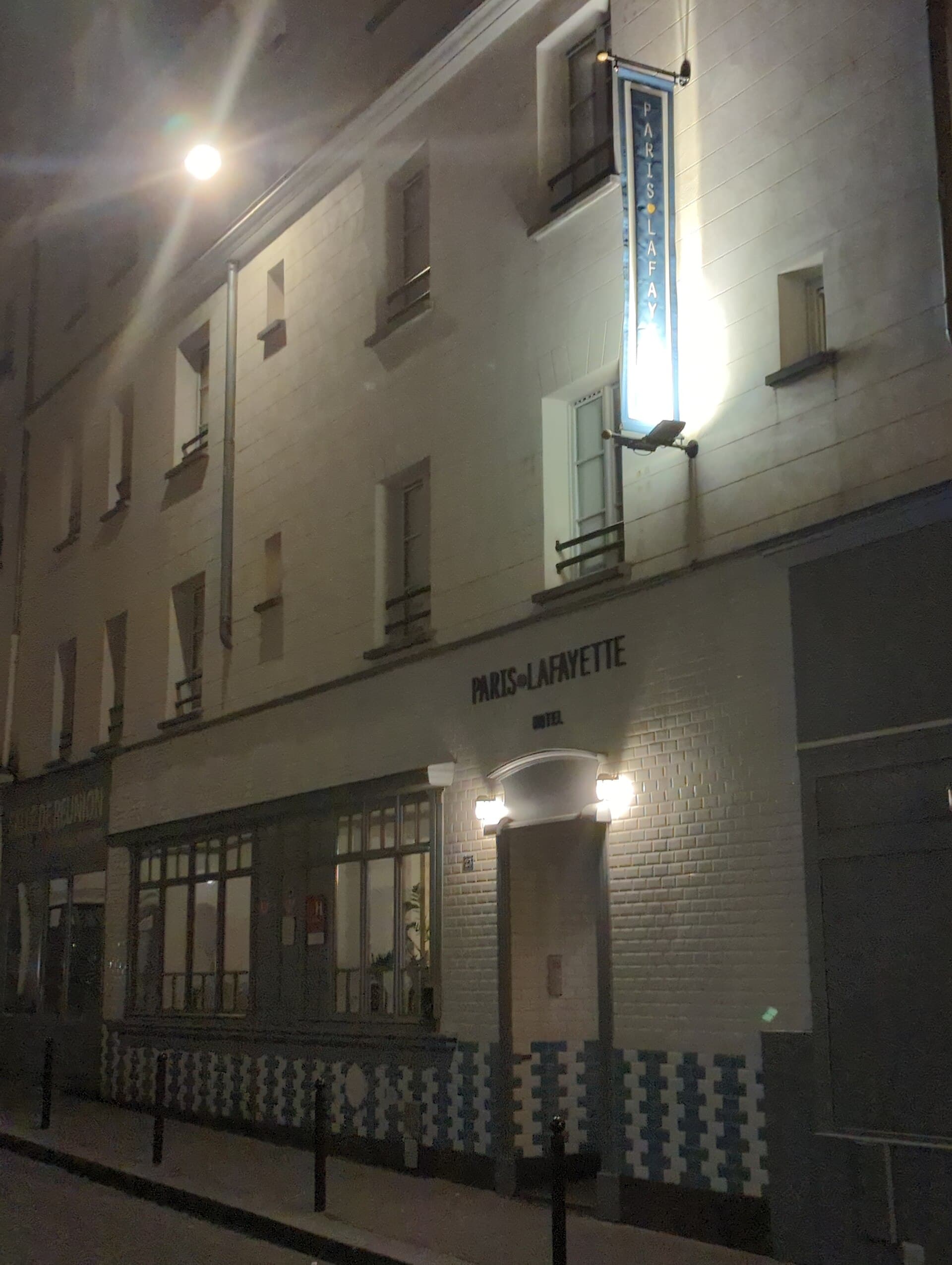 Hôtel Paris Lafayette (via Wikimedia Commons, CC BY-SA 3.0)