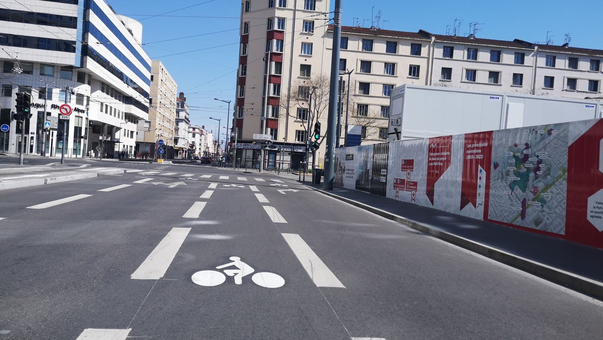 Street view near Studios Bel Mod - Écrin Cœur Part-Dieu, Lyon 03 — © blueberry (CC BY-SA · Mapillary)