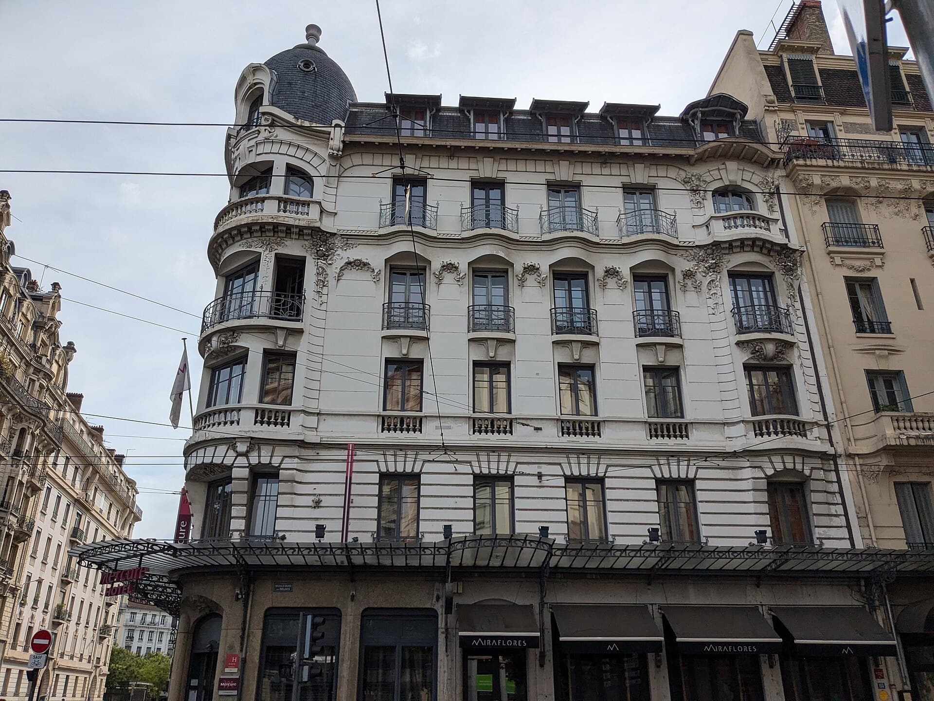 Hôtel Mercure Lyon Centre Brotteaux (via Wikimedia Commons, CC BY-SA 4.0)