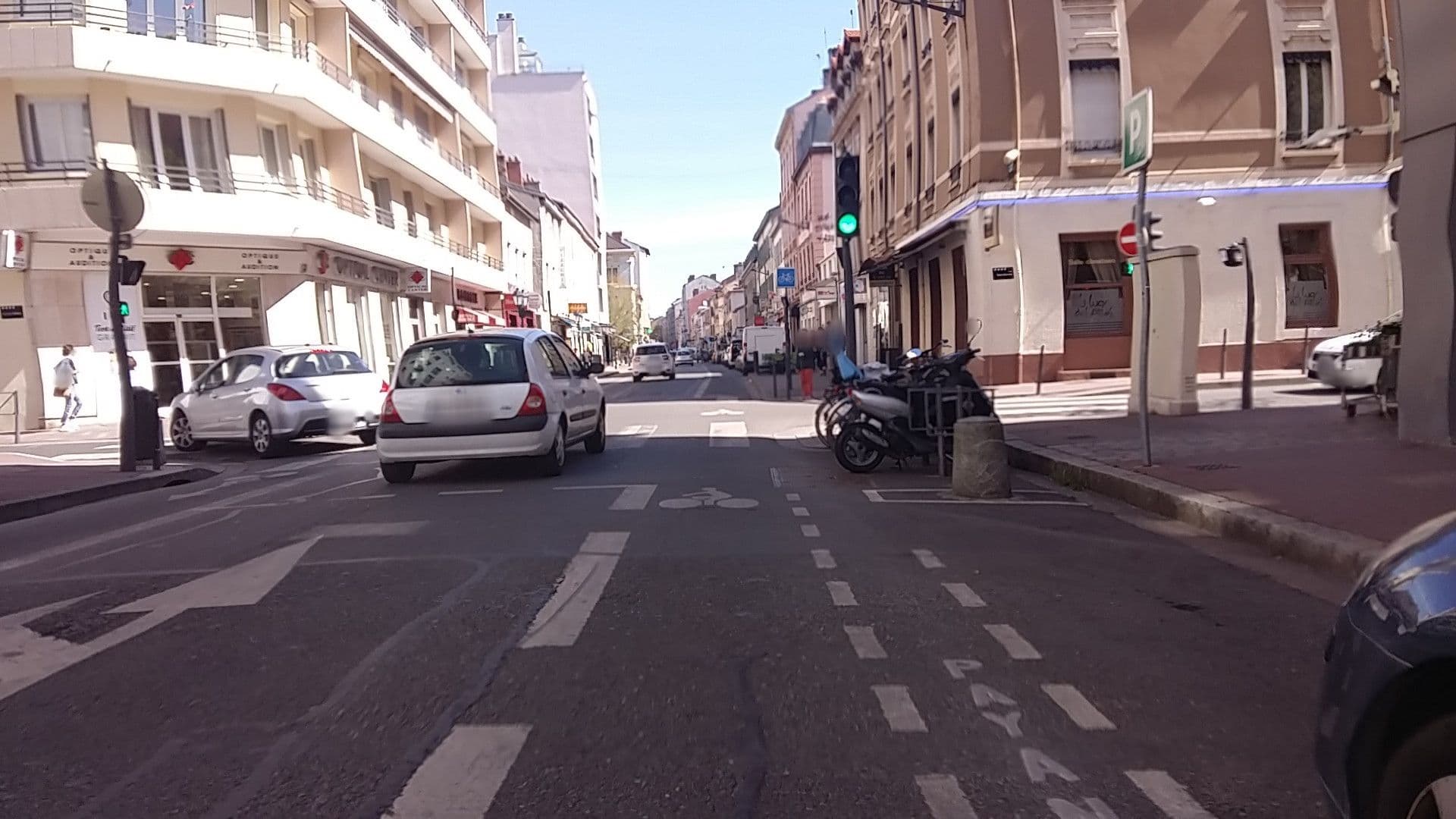 Street view near Le Bellini, Lyon 08 — © blueberry (CC BY-SA · Mapillary)