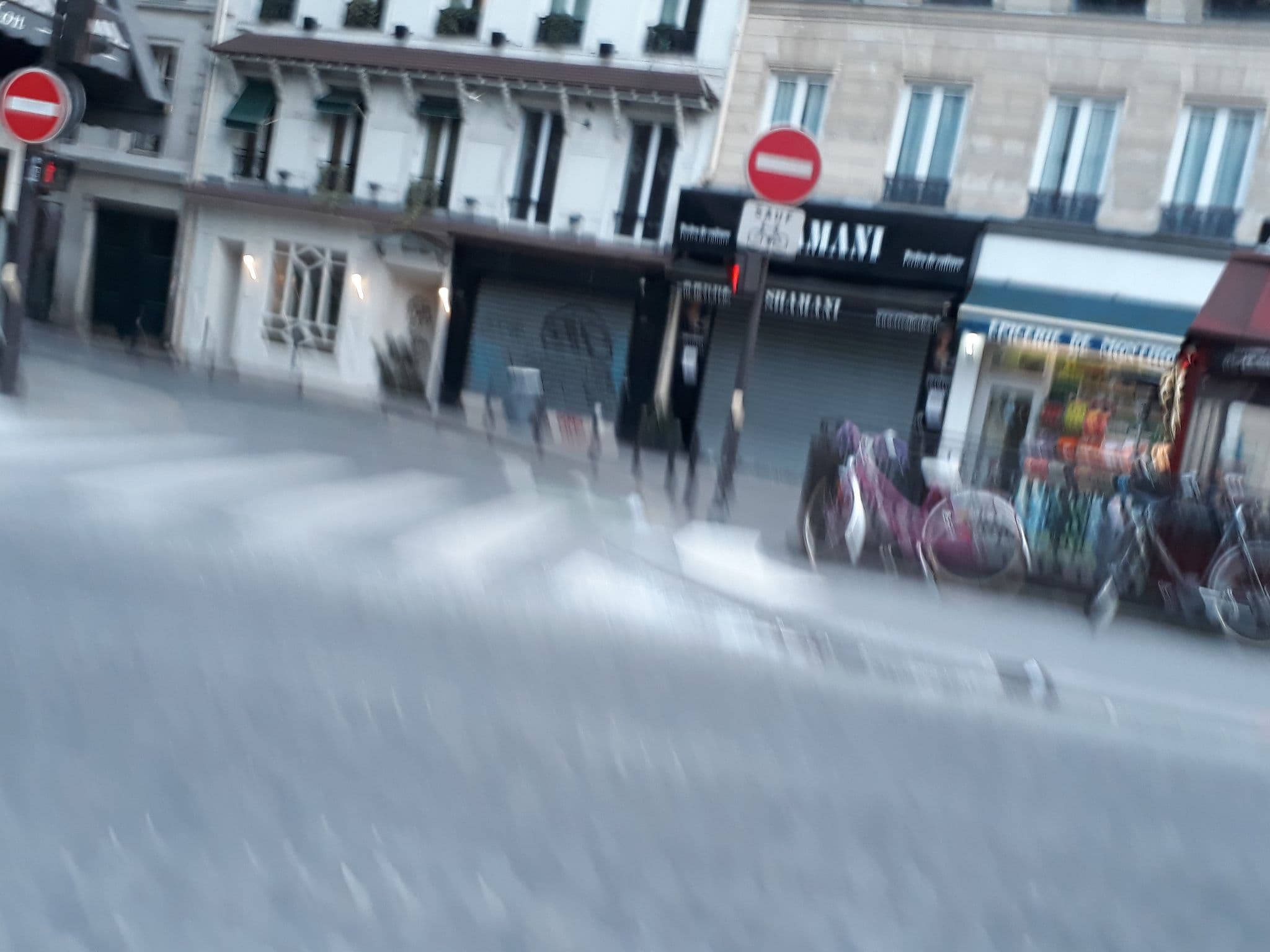 Street view near Hôtel Le Monthonlon, Porte Saint-Denis — © pierrent (CC BY-SA · Mapillary)