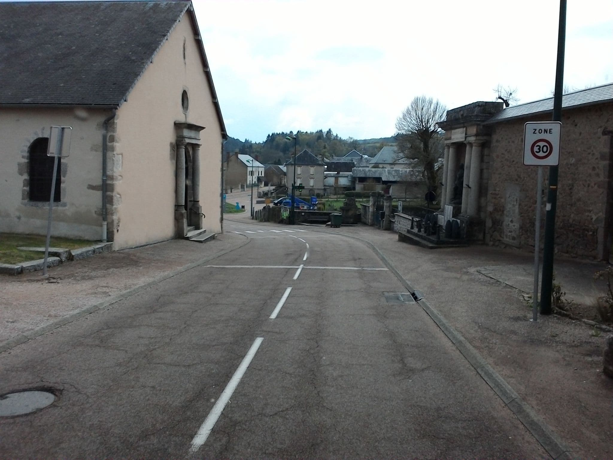 Street view near Auberge du Morvan: chambres d'hôtes avec piscine - gîte familial MORVAN BOURGOGNE SAULIEU, Saulieu — © mprins (CC BY-SA · Mapillary)