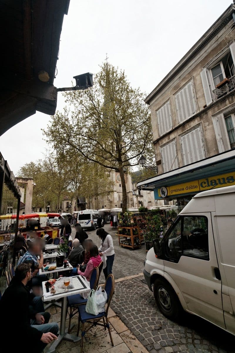 Street view near Hotel Le Trianon, Troyes — © txllxt (CC BY-SA · Mapillary)