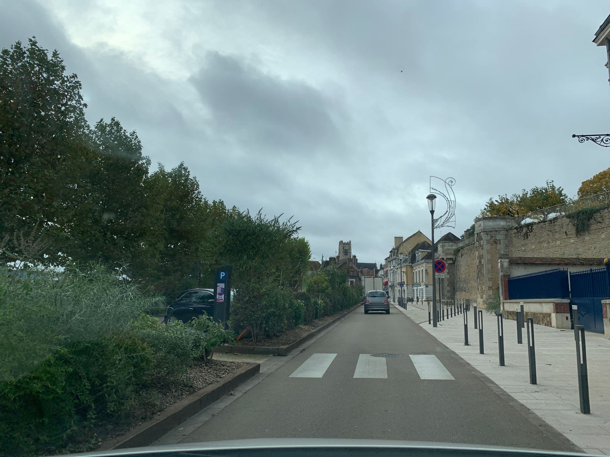 Street view near Hôtel les Clairions, Auxerre — © thepriben (CC BY-SA · Mapillary)
