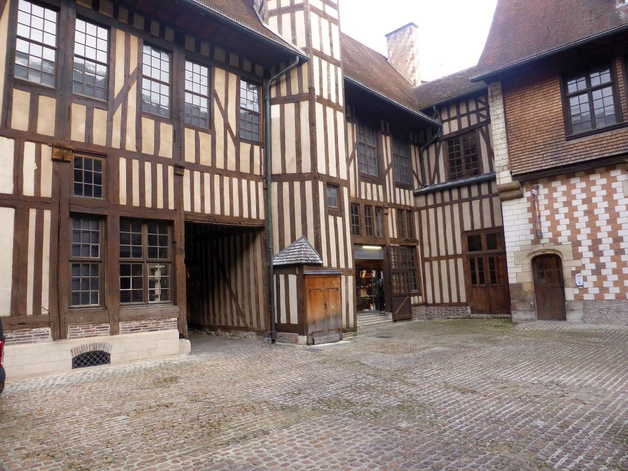Street view near Appart'Hôtel Sainte Trinité, Troyes — © sarant (CC BY-SA · Mapillary)