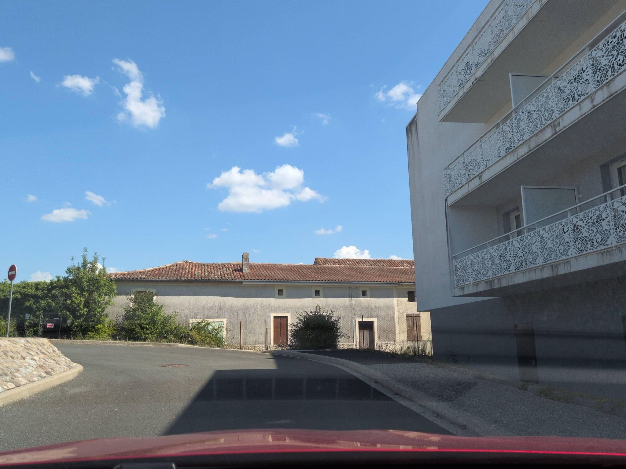 Street view near Les Côteaux de Jonzac, Jonzac — © lmagreault (CC BY-SA · Mapillary)