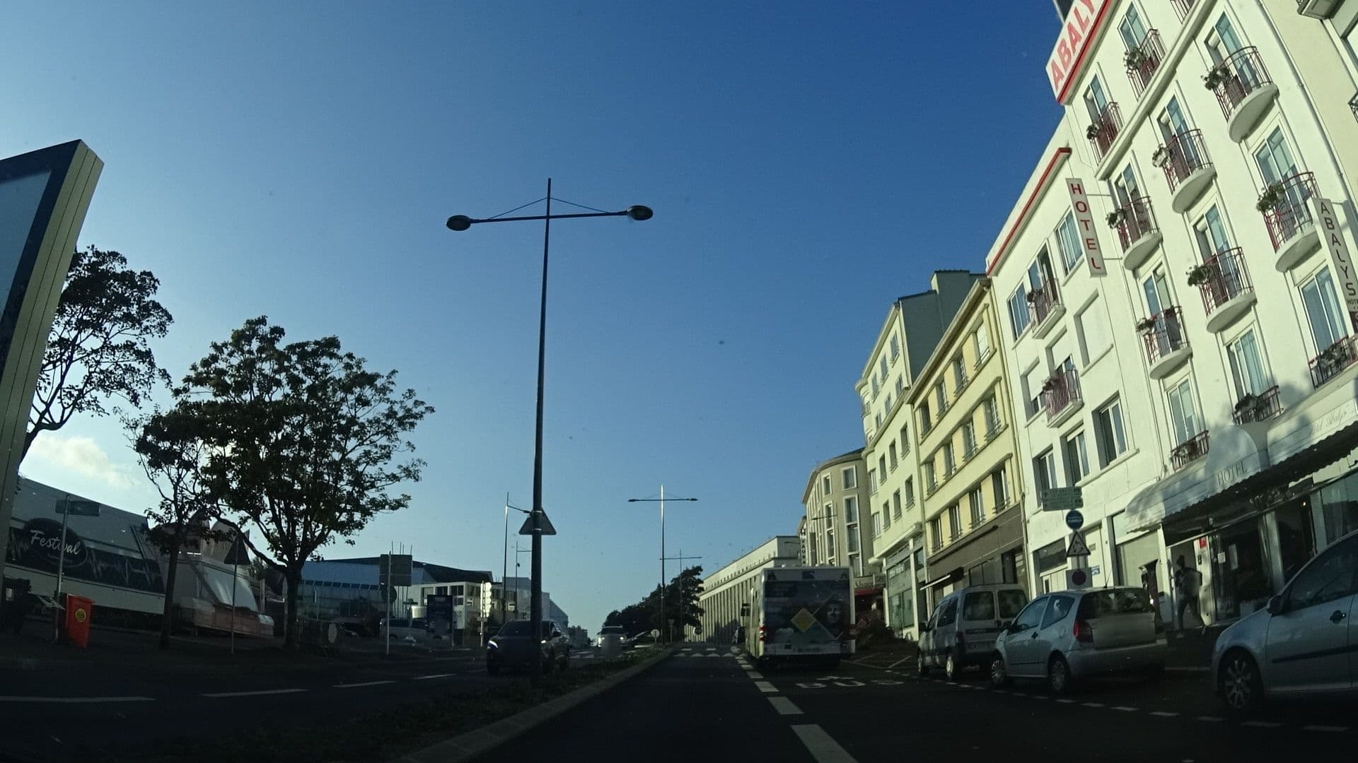 Street view near Hôtel Abalys, Brest — © ljbouere (CC BY-SA · Mapillary)