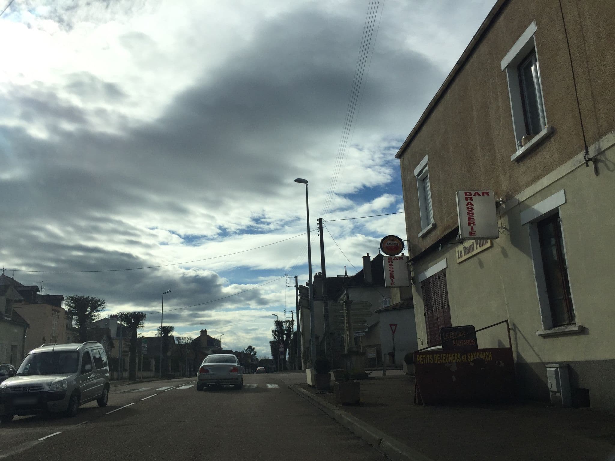 Street view near Hôtel des Minimes, Avallon — © thepriben (CC BY-SA · Mapillary)