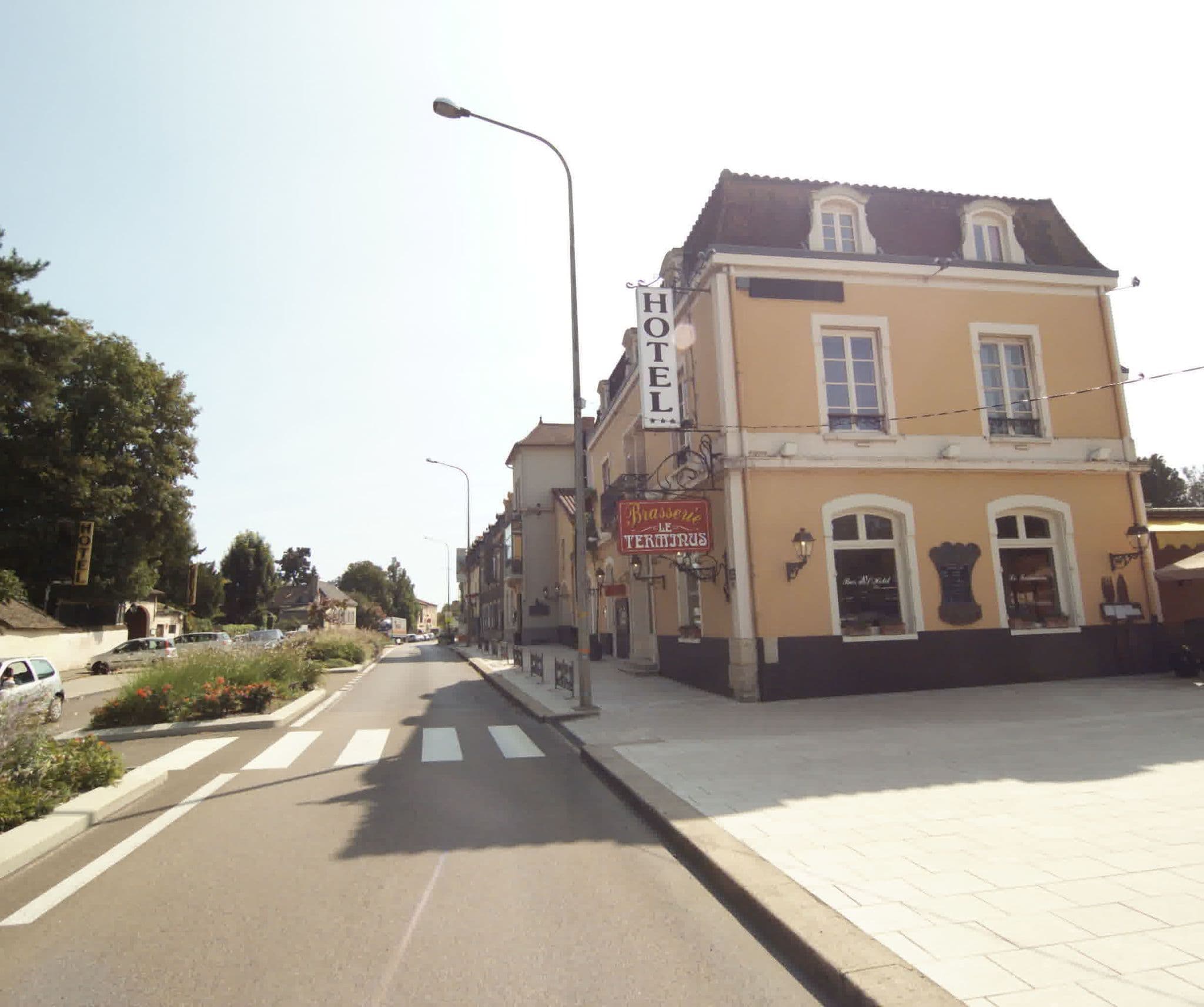Street view near Hôtel Restaurant Le Terminus, Tournus — © sogefi (CC BY-SA · Mapillary)