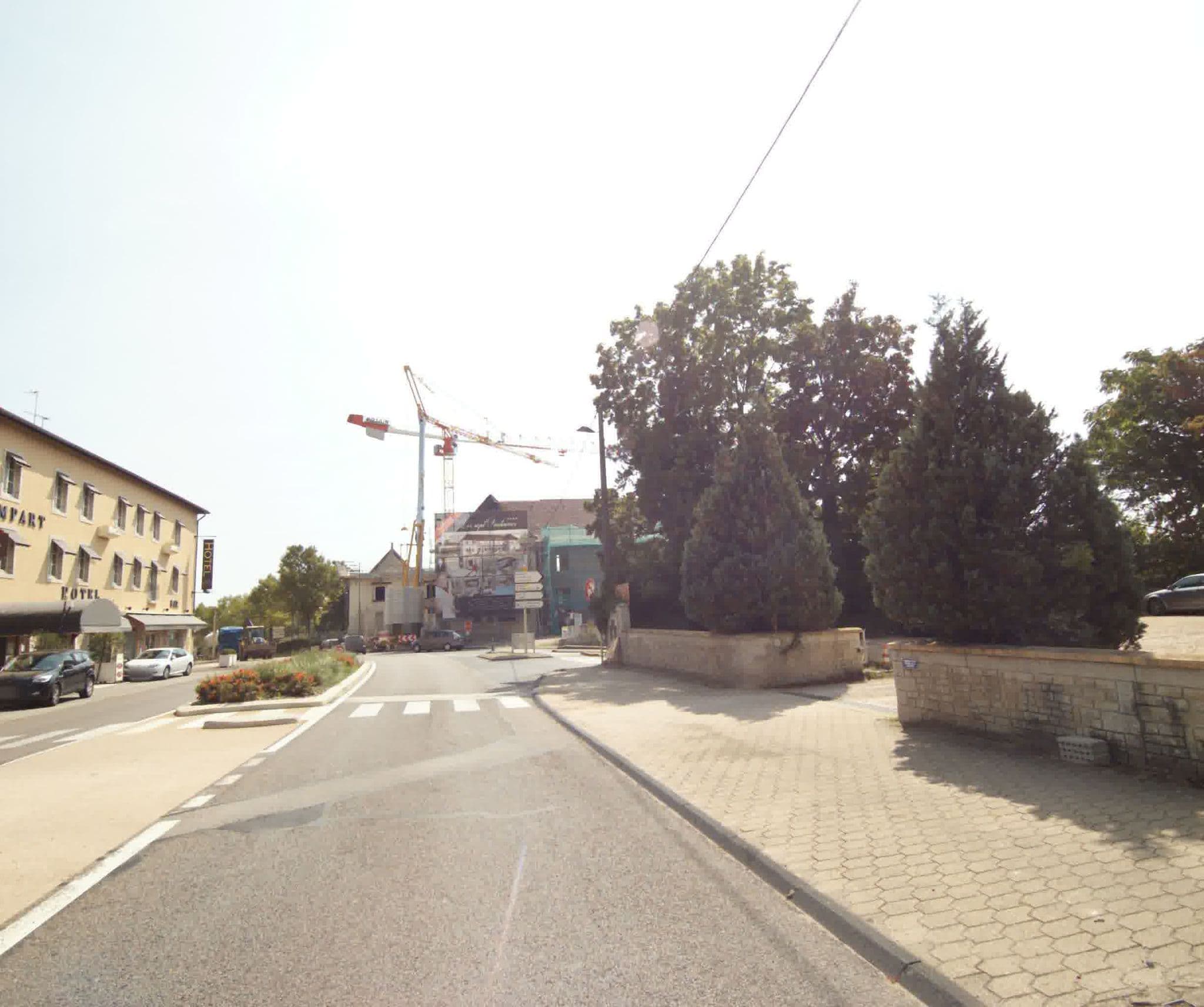 Street view near The Originals Boutique, Hôtel Le Rempart, Tournus, Tournus — © sogefi (CC BY-SA · Mapillary)