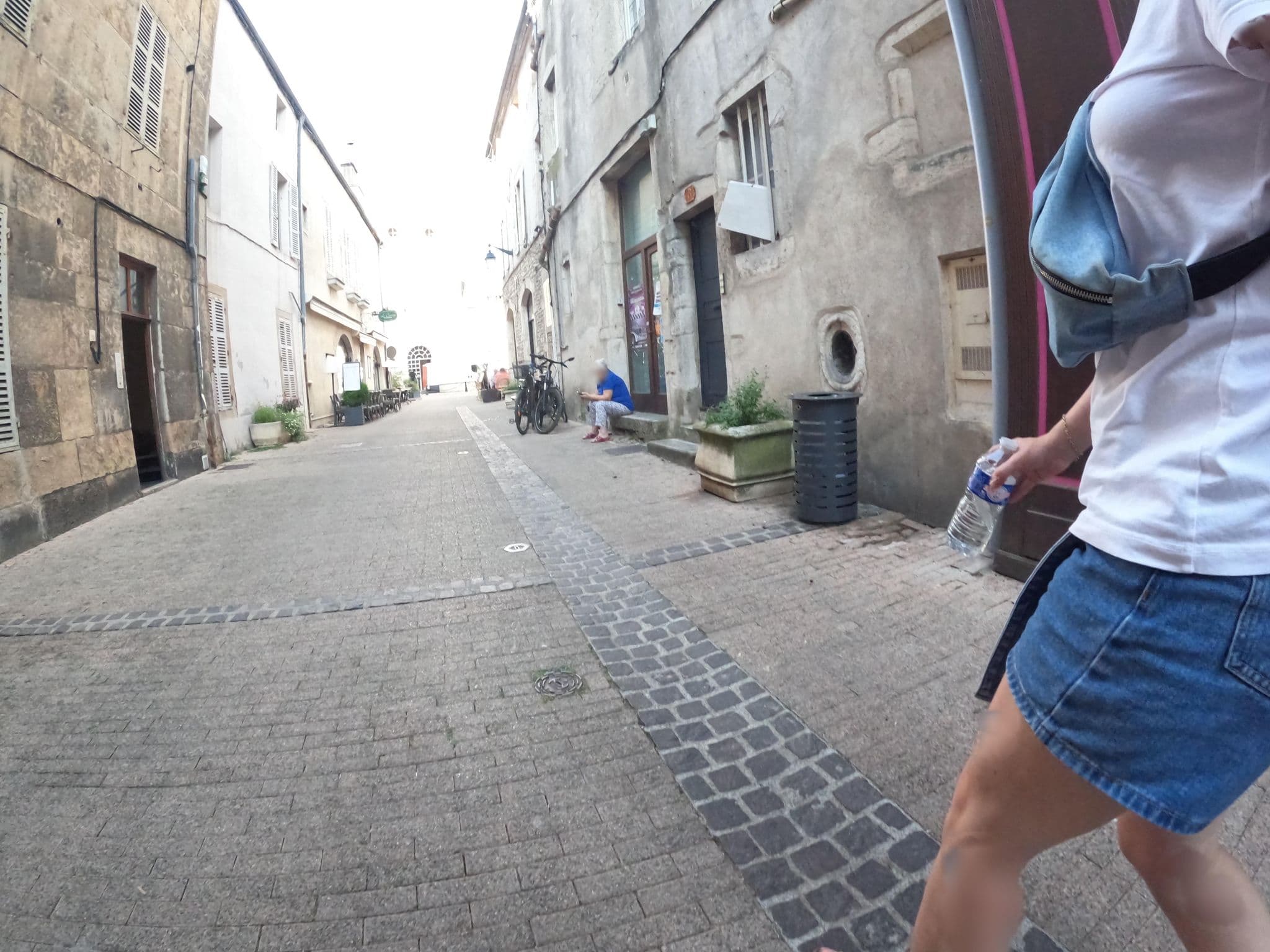 Street view near Les Tonneliers, Beaune — © vinisa (CC BY-SA · Mapillary)