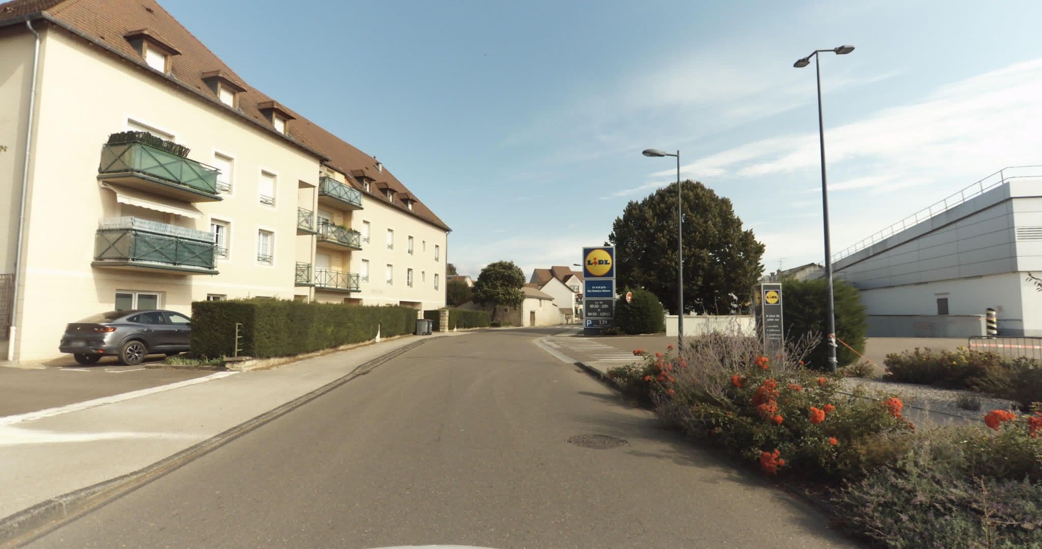 Street view near L'Orée des Vignes, Beaune — © sogefi (CC BY-SA · Mapillary)