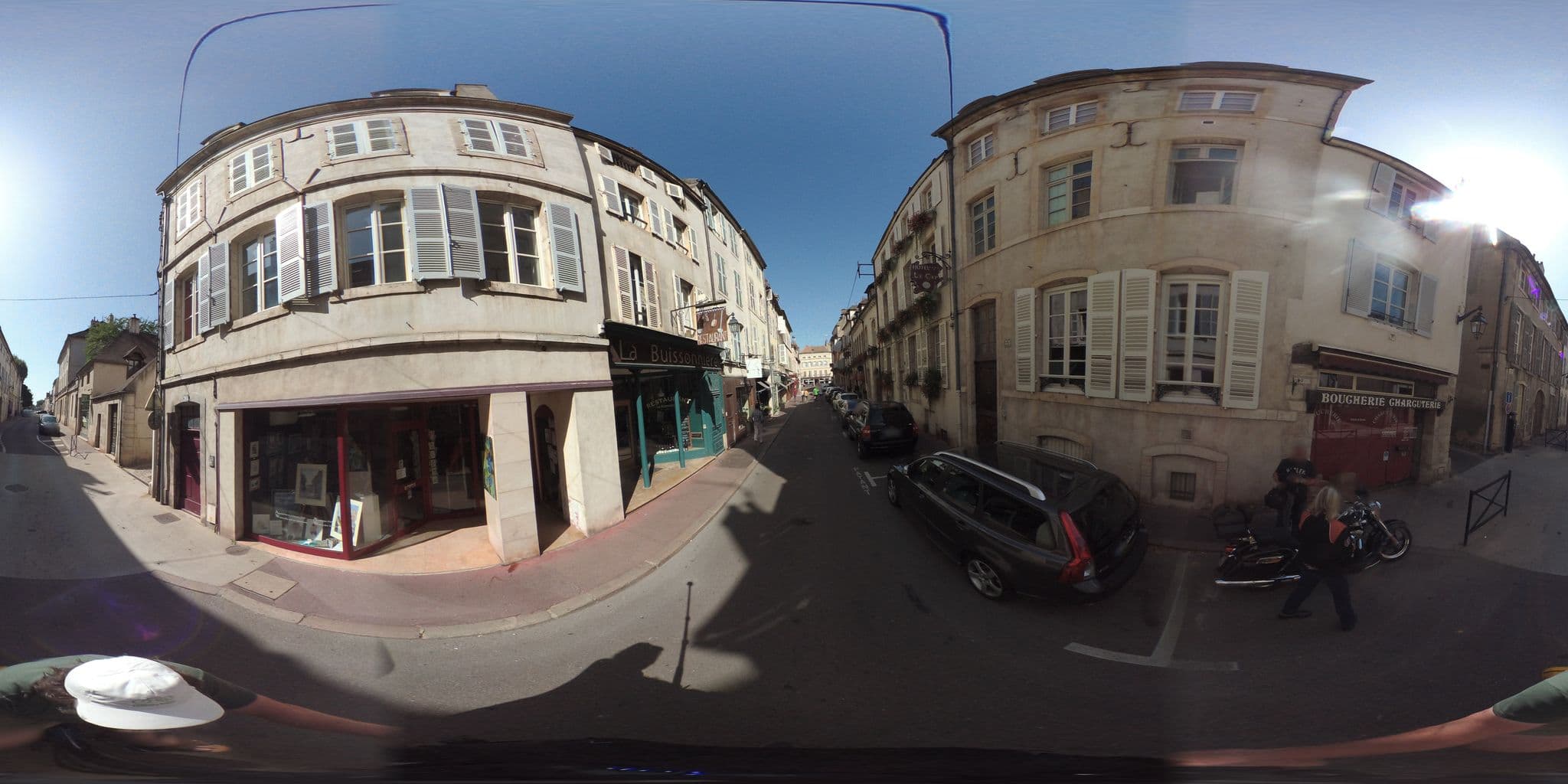 Street view near Sous le Baldaquin, Beaune — © geovelo (CC BY-SA · Mapillary)