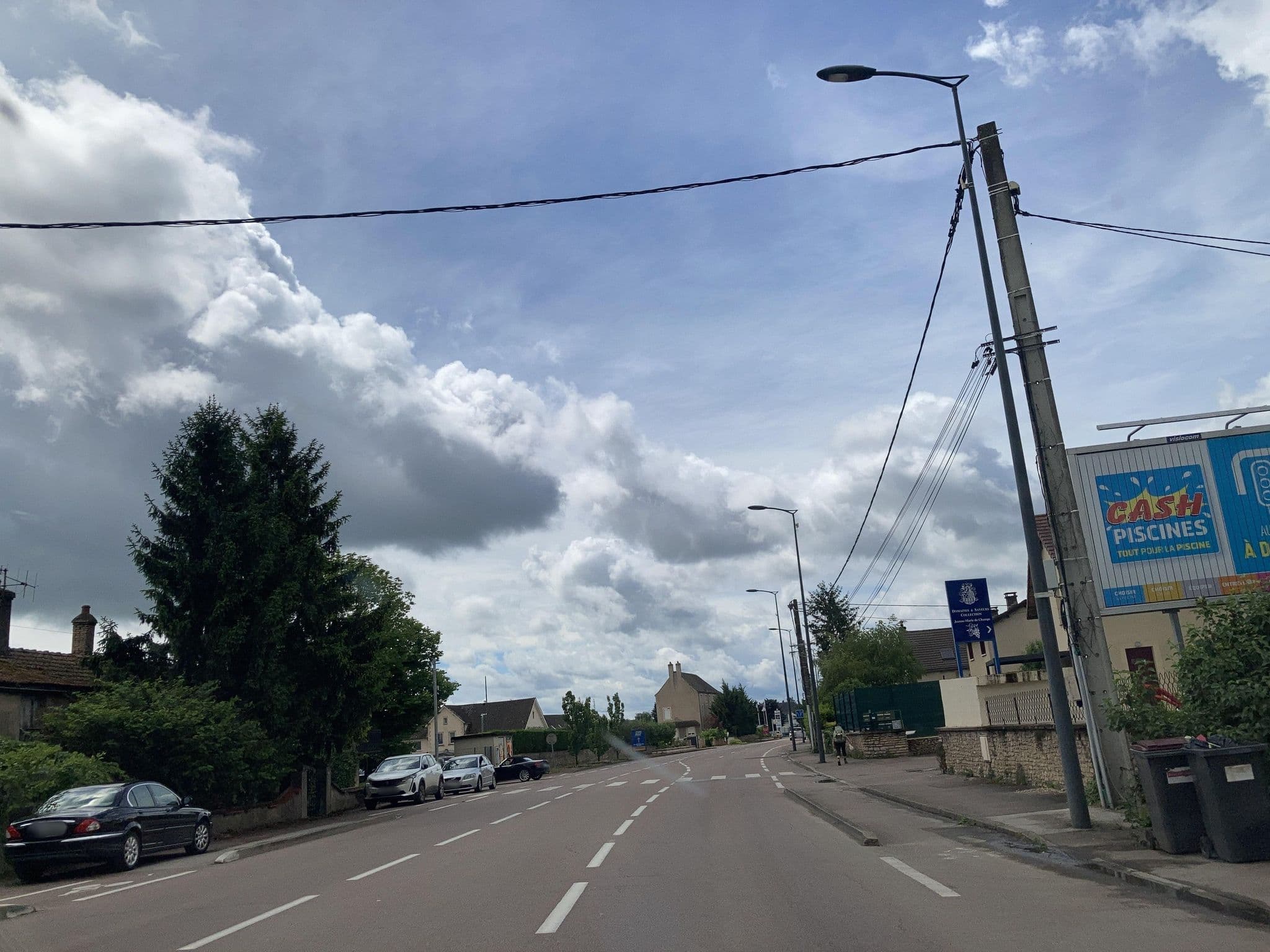Street view near Au Raisin De Bourgogne, Beaune — © tasmaniadevil (CC BY-SA · Mapillary)