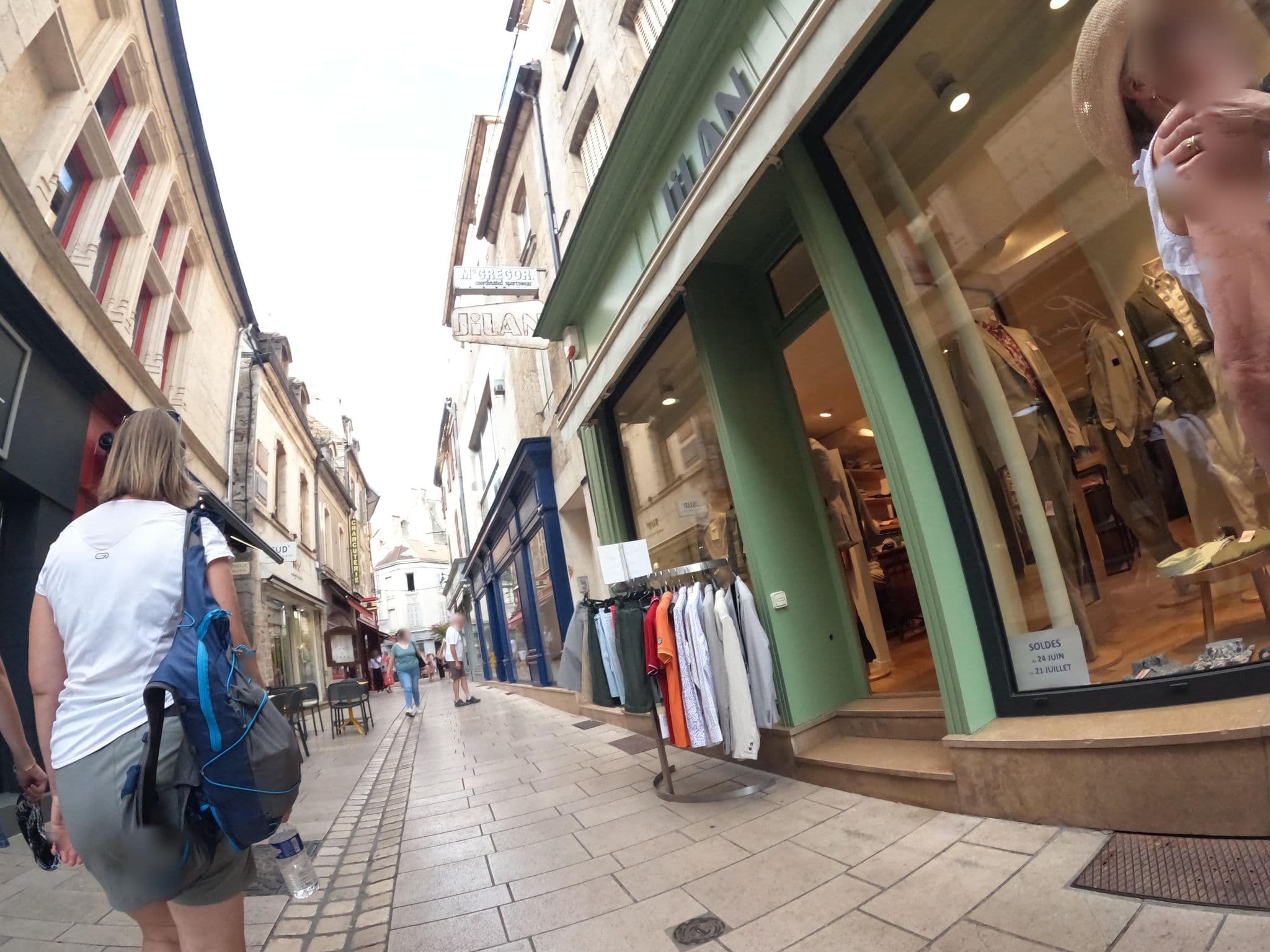 Street view near Cocoon amoureux de Beaune, Beaune — © vinisa (CC BY-SA · Mapillary)