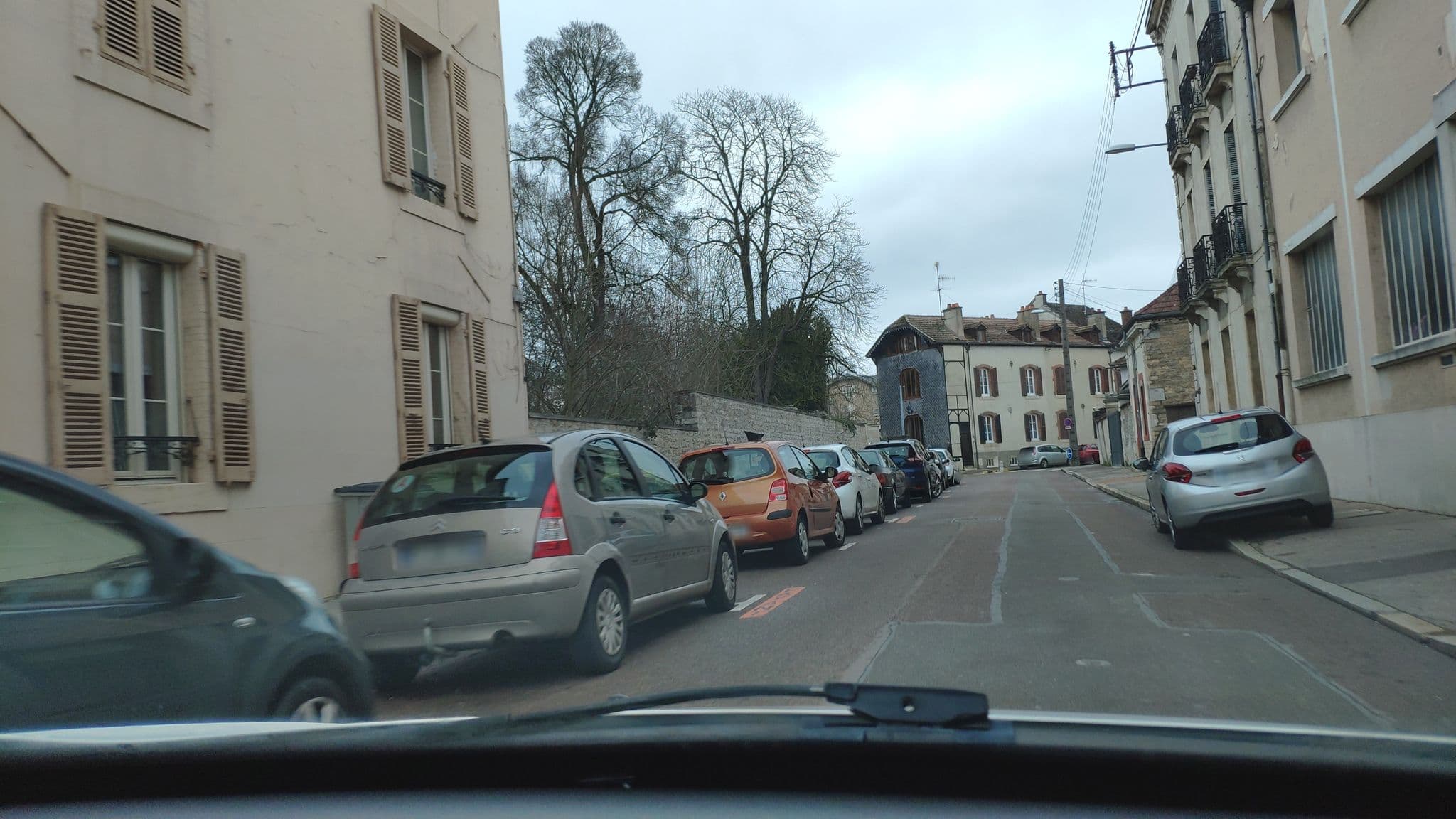 Street view near Au jardin des plantes, Dijon — © mapillary_service (CC BY-SA · Mapillary)