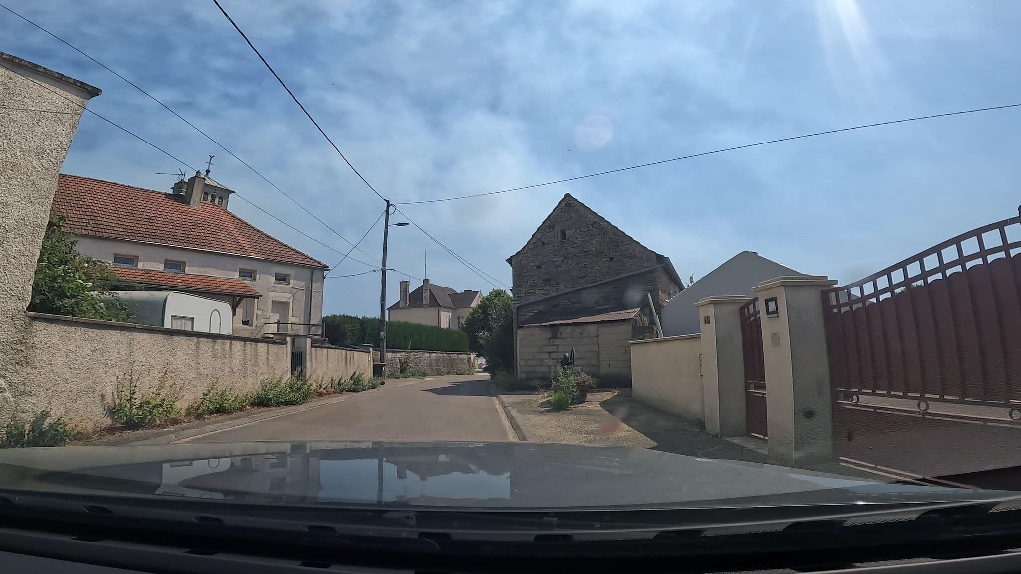 Street view near Centre de Vacances et de Loisirs Pionniers de France les Amis de Chaux, Nuits-Saint-Georges — © vinisa (CC BY-SA · Mapillary)