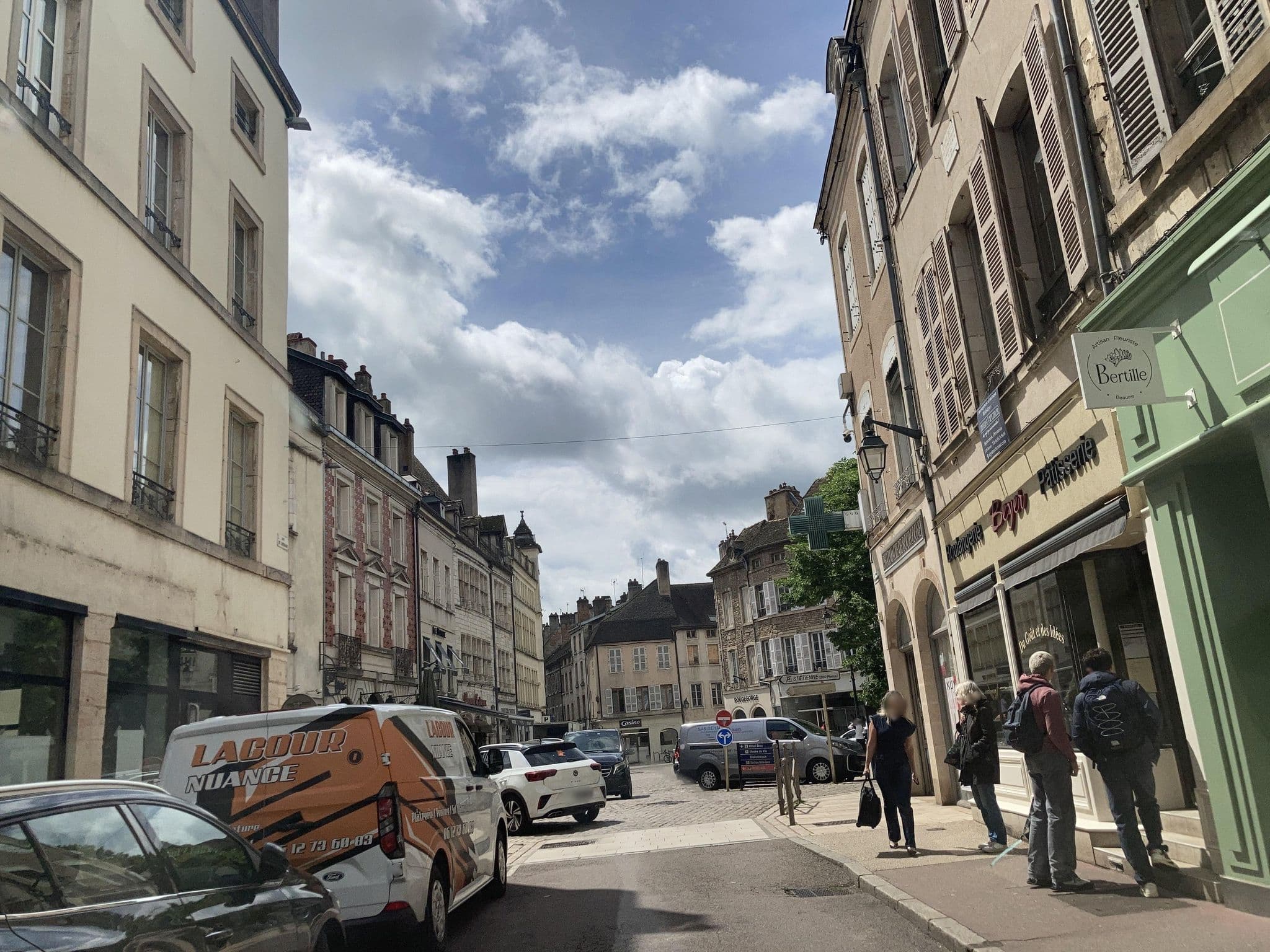 Street view near Le doux rendez-vous, Beaune — © tasmaniadevil (CC BY-SA · Mapillary)