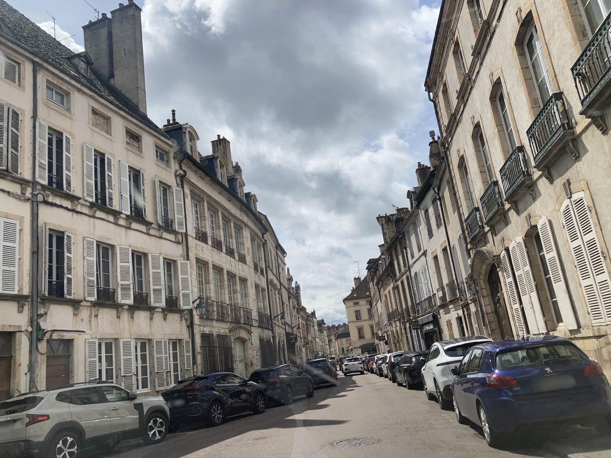Street view near L'Appart d'Isa, Beaune — © tasmaniadevil (CC BY-SA · Mapillary)