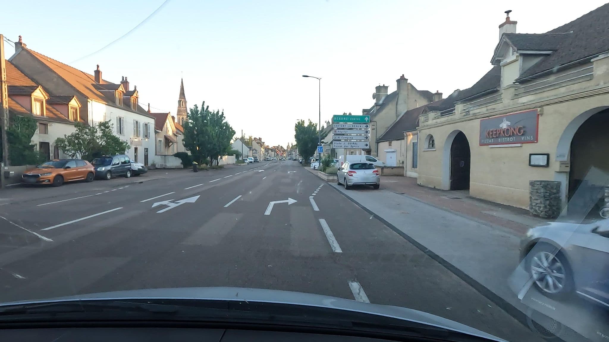 Street view near Le Clos Champagne Saint Nicolas, Beaune — © vinisa (CC BY-SA · Mapillary)