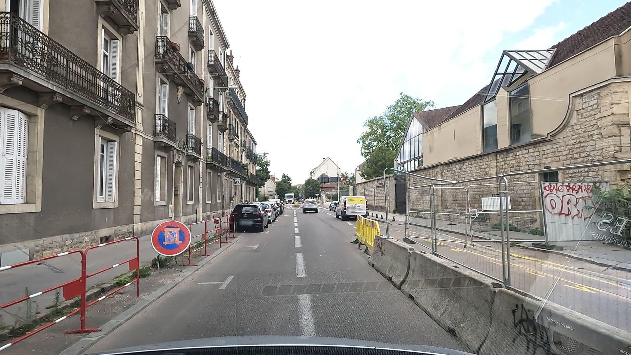 Street view near Centres de Loisirs, Dijon — © vinisa (CC BY-SA · Mapillary)