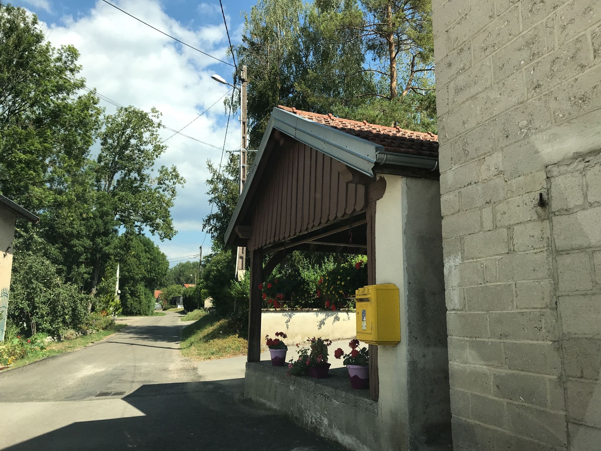 Street view near Guy Alain, Clairvaux-les-Lacs — © thepriben (CC BY-SA · Mapillary)