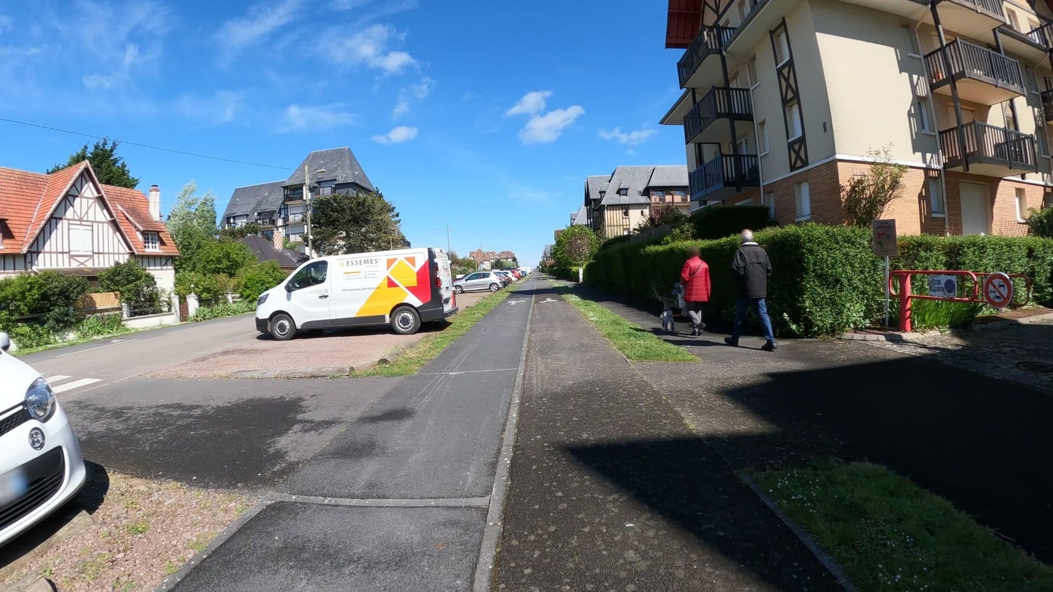 Street view near Villa D'Aurore, Cabourg — © Nzau (CC BY-SA · Mapillary)
