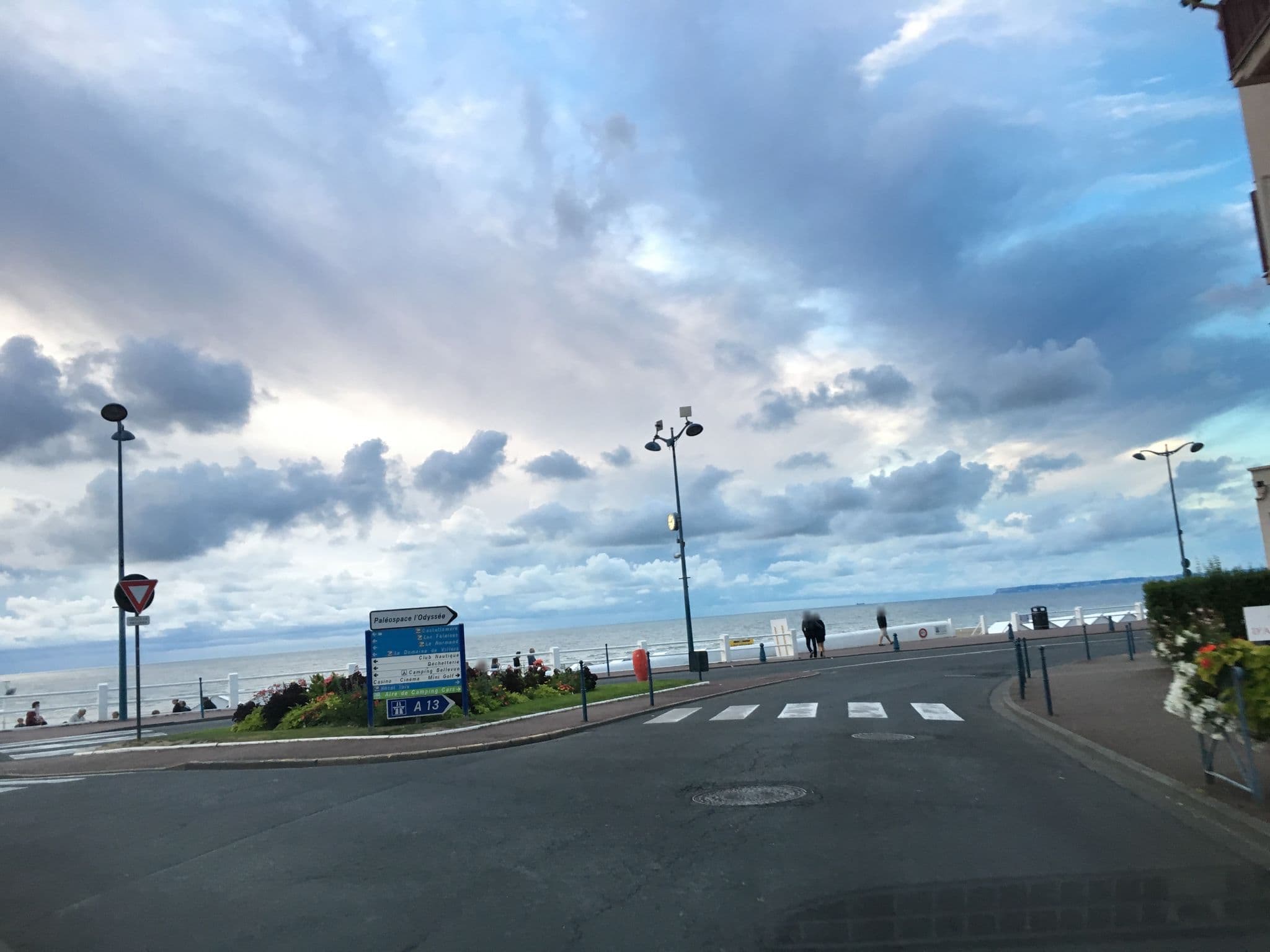Street view near Hôtel Outre-Mer, Villers-sur-Mer — © cquest (CC BY-SA · Mapillary)